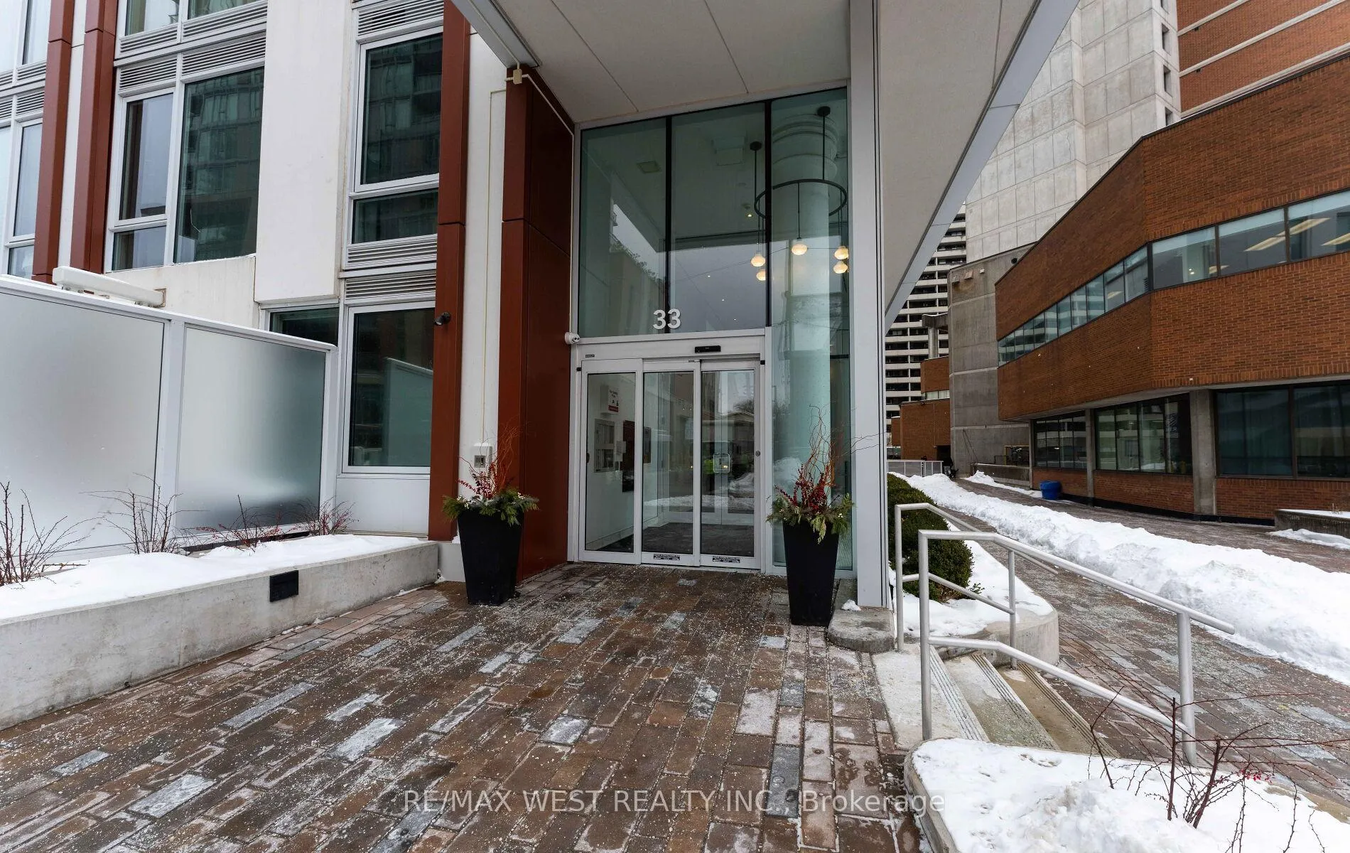 Photo 3 of Unit 712, 33 Helendale Avenue, Toronto, Yonge-Eglinton — HOMEH