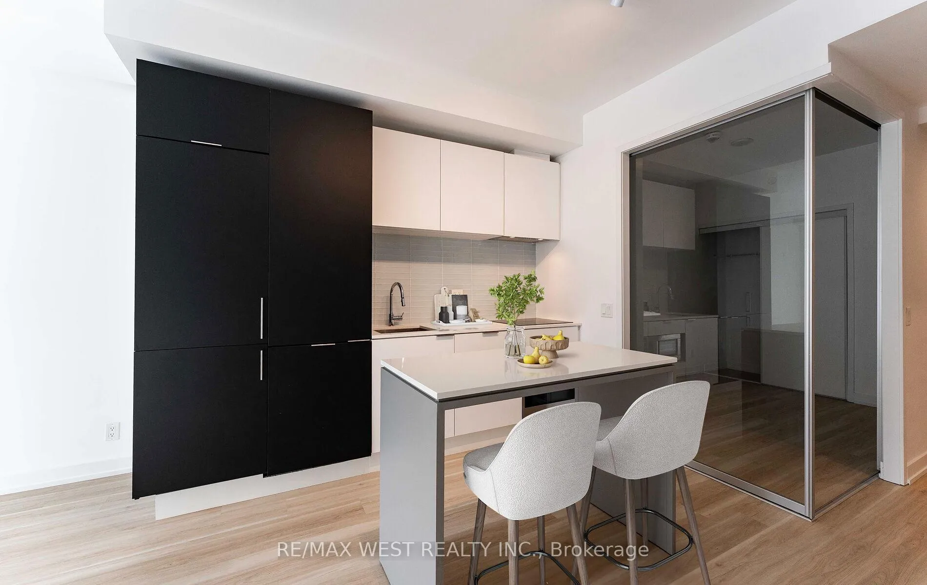Photo 18 of Unit 712, 33 Helendale Avenue, Toronto, Yonge-Eglinton — HOMEH