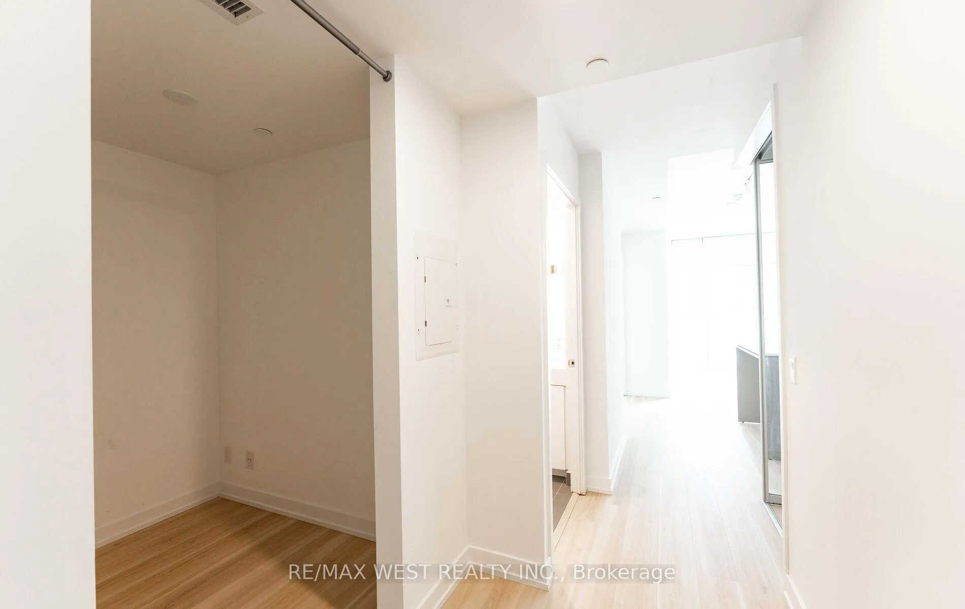 Photo 20 of Unit 712, 33 Helendale Avenue, Toronto, Yonge-Eglinton — HOMEH