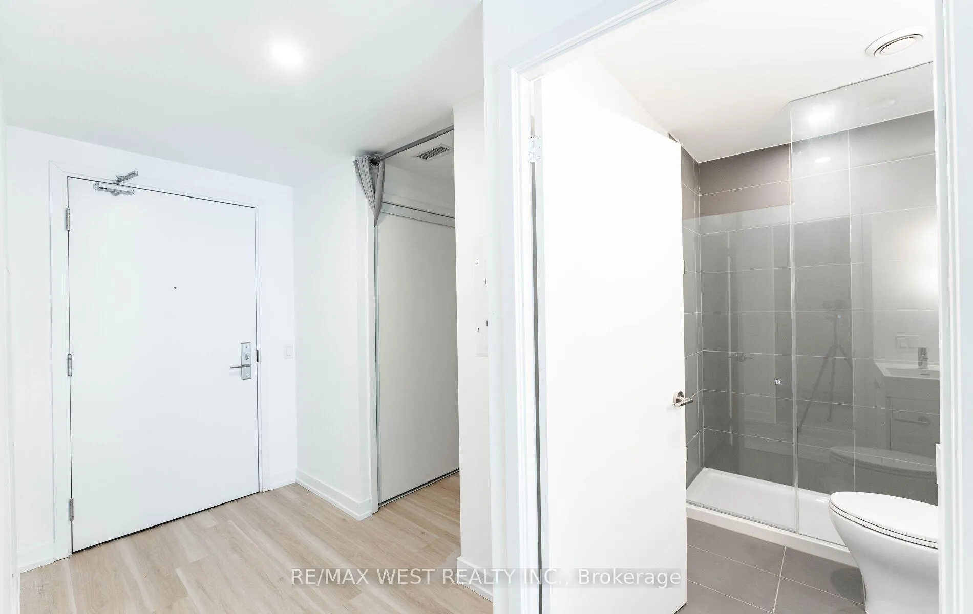 Photo 21 of Unit 712, 33 Helendale Avenue, Toronto, Yonge-Eglinton — HOMEH