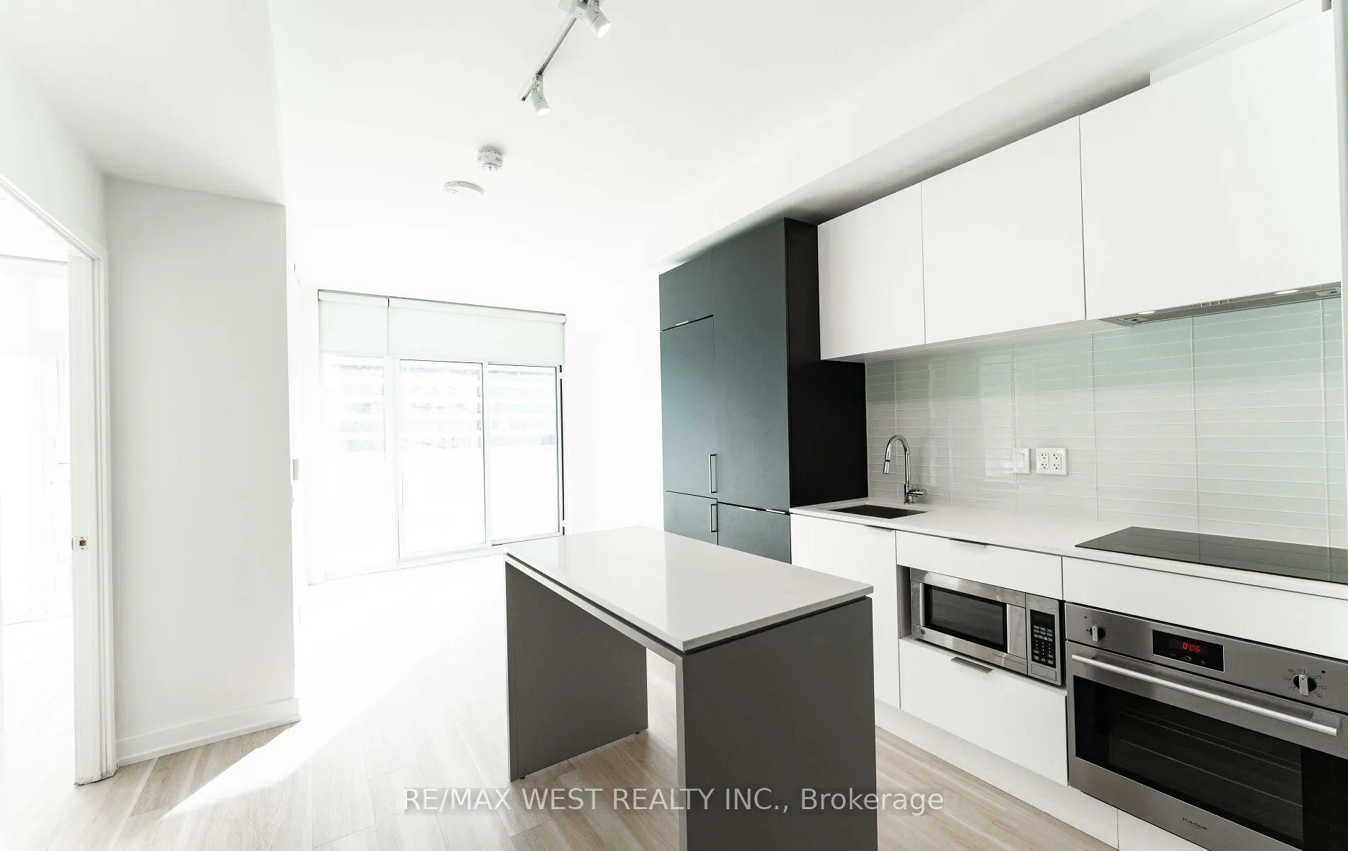 Photo 22 of Unit 712, 33 Helendale Avenue, Toronto, Yonge-Eglinton — HOMEH