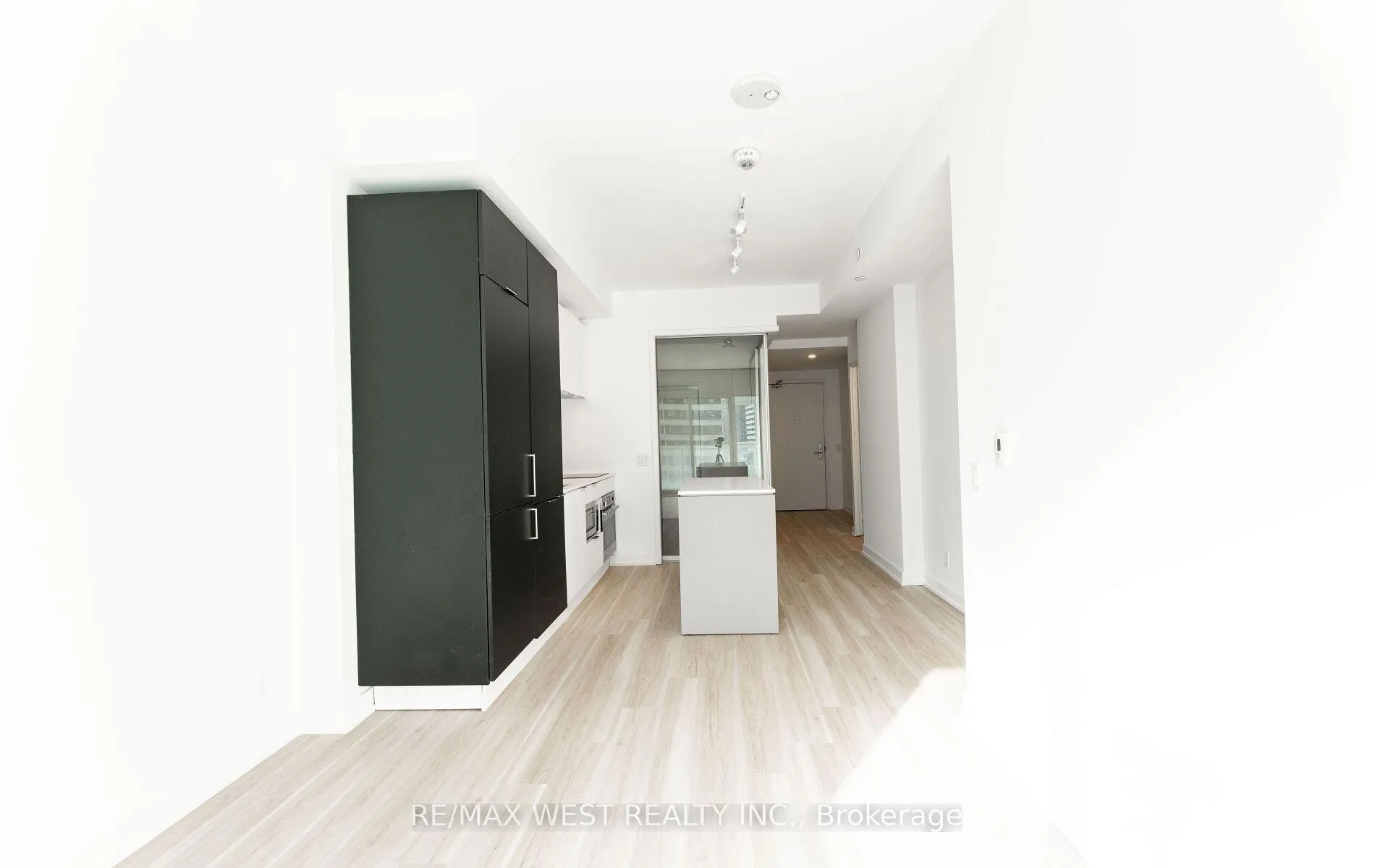 Photo 23 of Unit 712, 33 Helendale Avenue, Toronto, Yonge-Eglinton — HOMEH