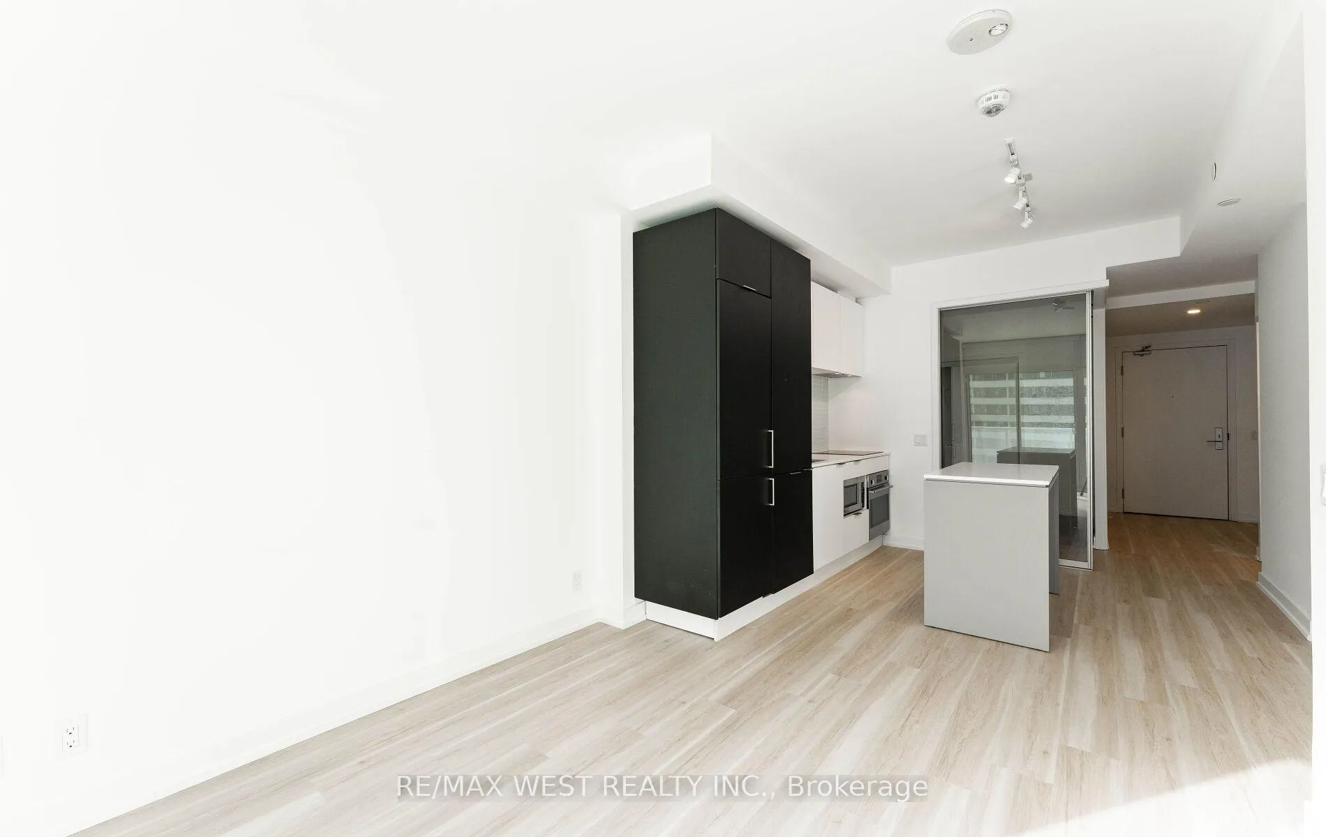 Photo 24 of Unit 712, 33 Helendale Avenue, Toronto, Yonge-Eglinton — HOMEH