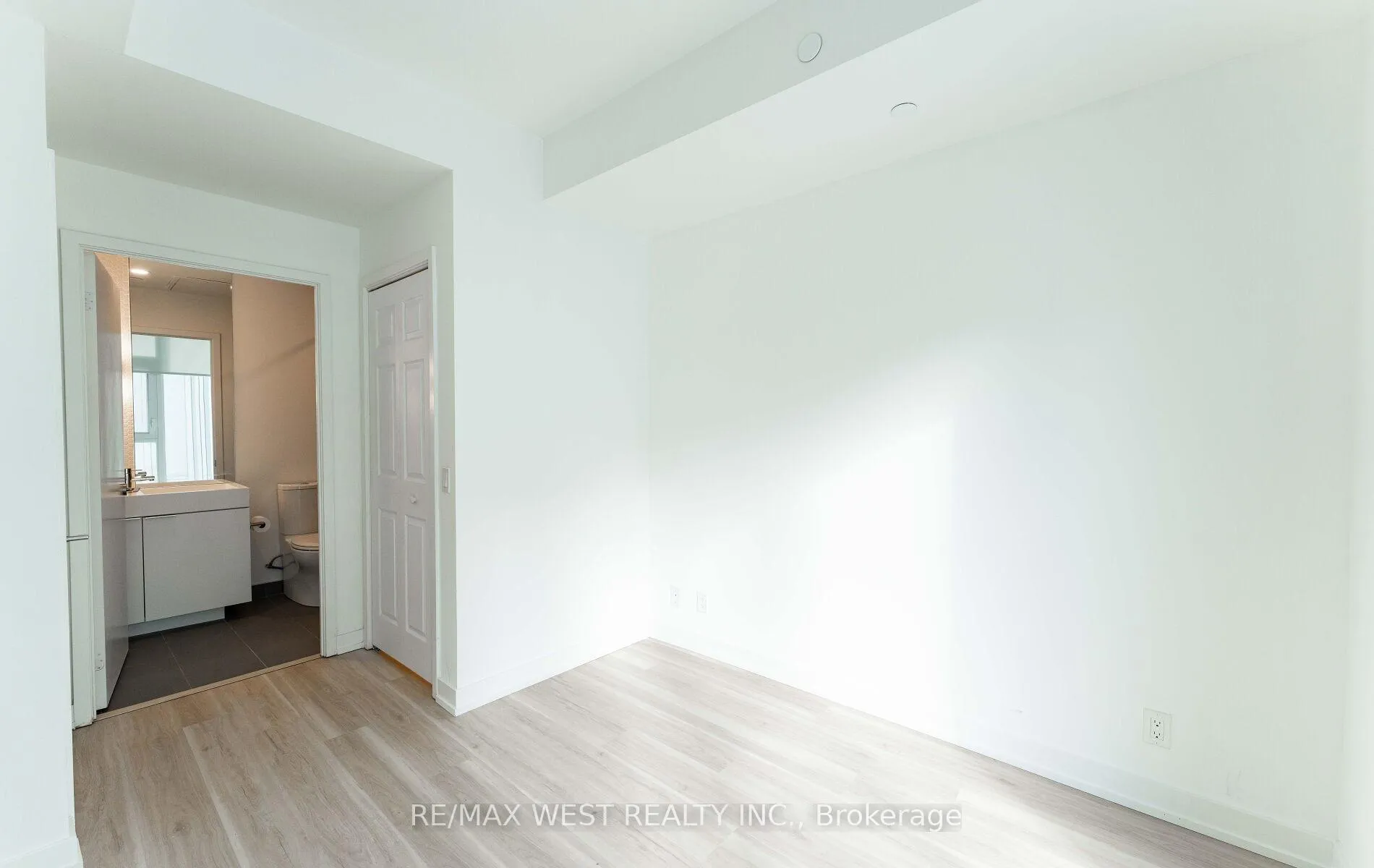 Photo 29 of Unit 712, 33 Helendale Avenue, Toronto, Yonge-Eglinton — HOMEH
