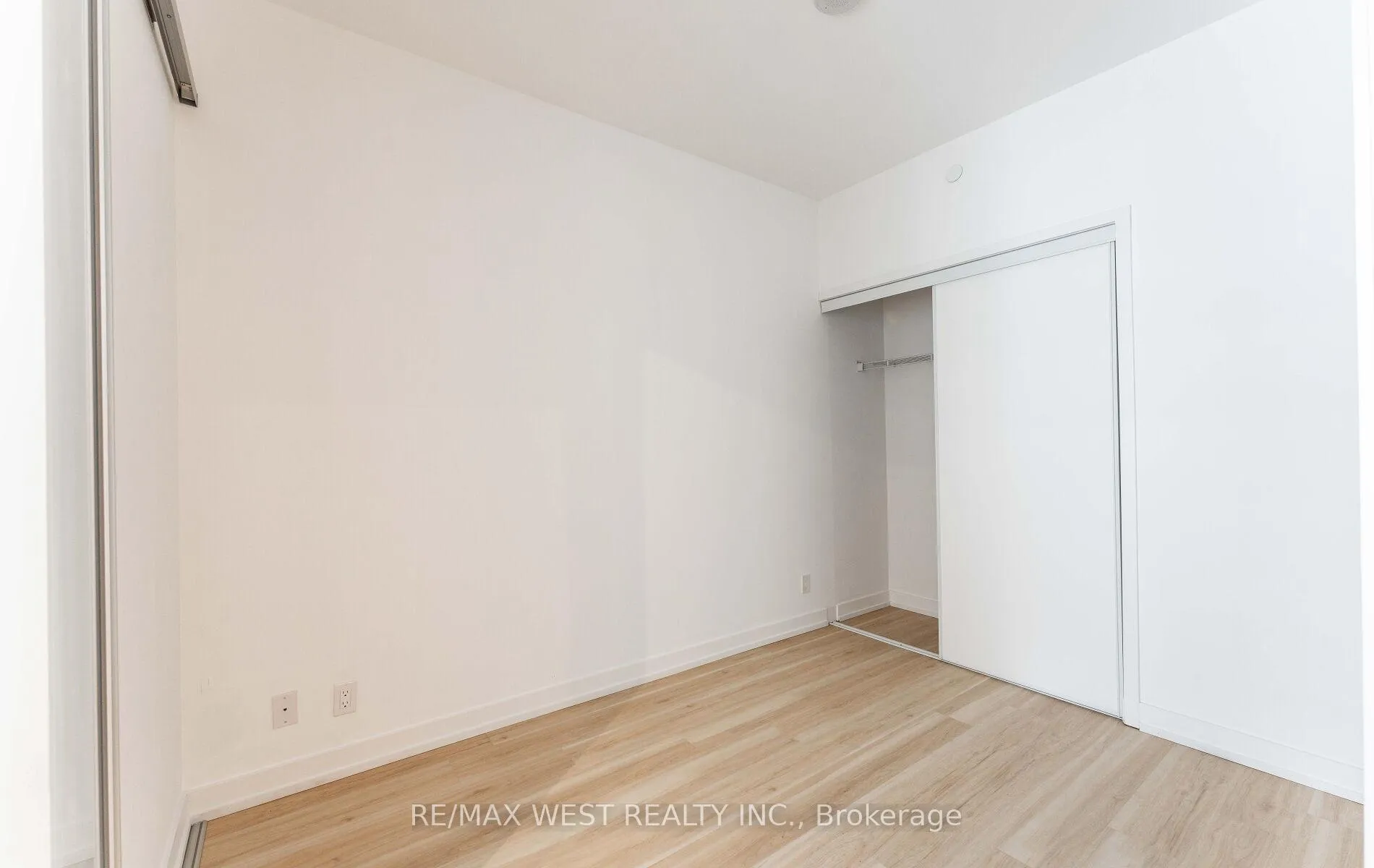 Photo 33 of Unit 712, 33 Helendale Avenue, Toronto, Yonge-Eglinton — HOMEH