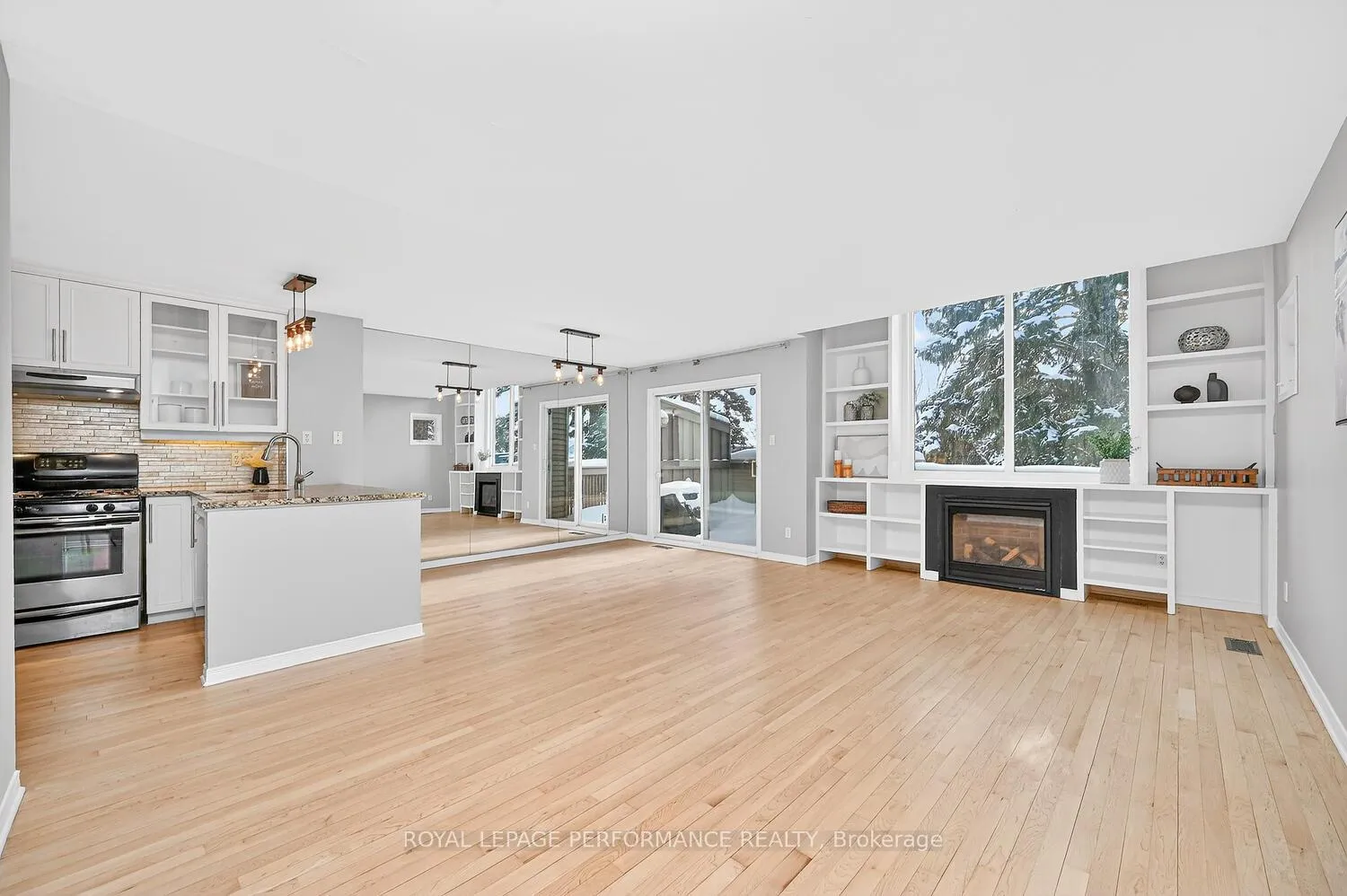 Photo 4 of Unit A, 241 Sunnyside Avenue, Ottawa, Old Ottawa South — HOMEH