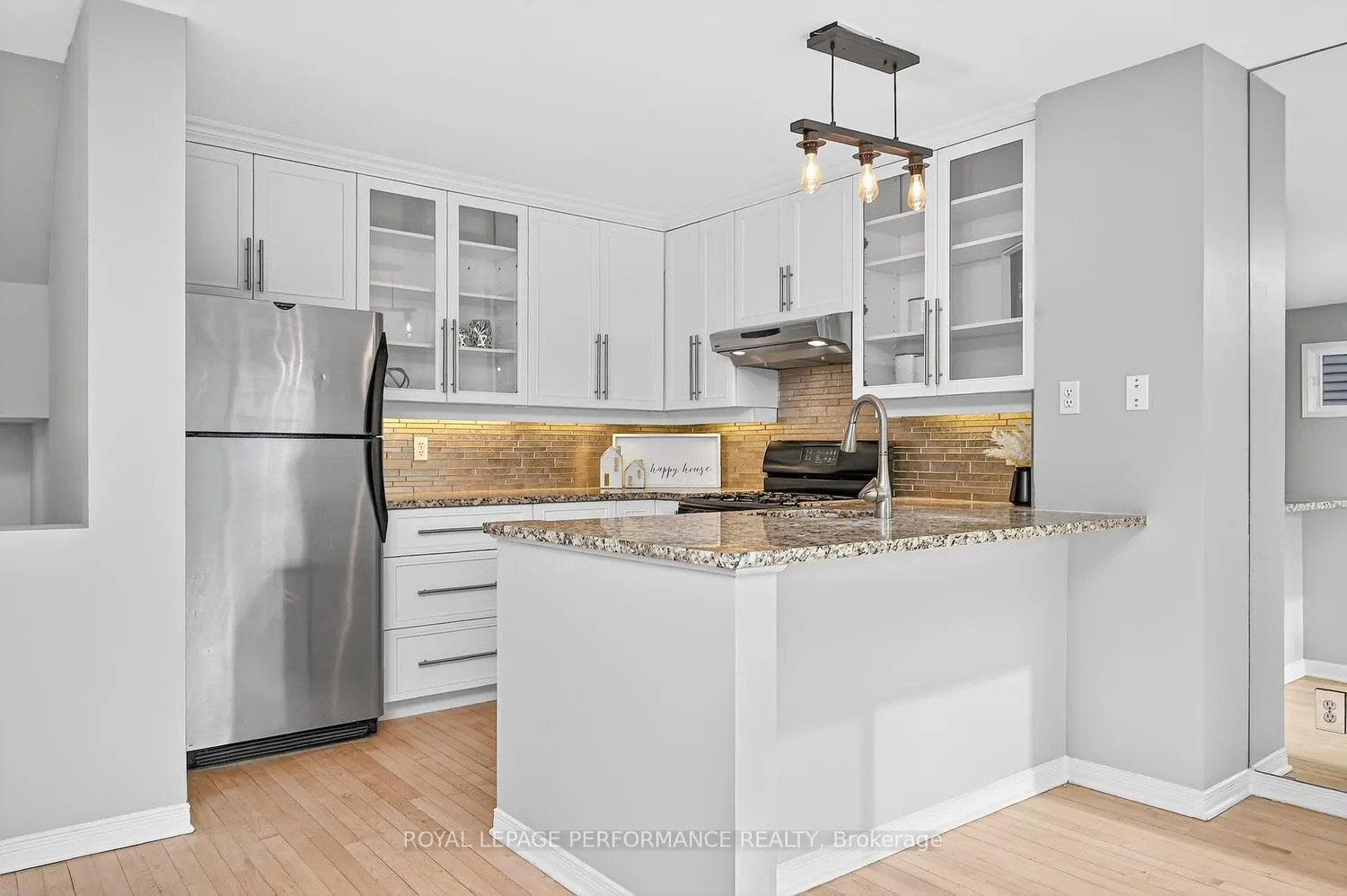 Photo 15 of Unit A, 241 Sunnyside Avenue, Ottawa, Old Ottawa South — HOMEH