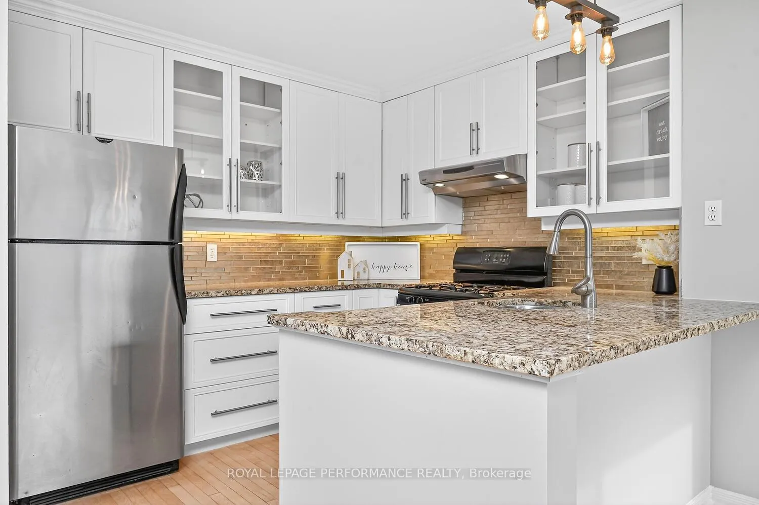 Photo 16 of Unit A, 241 Sunnyside Avenue, Ottawa, Old Ottawa South — HOMEH