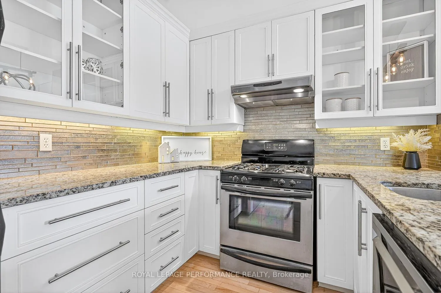 Photo 17 of Unit A, 241 Sunnyside Avenue, Ottawa, Old Ottawa South — HOMEH
