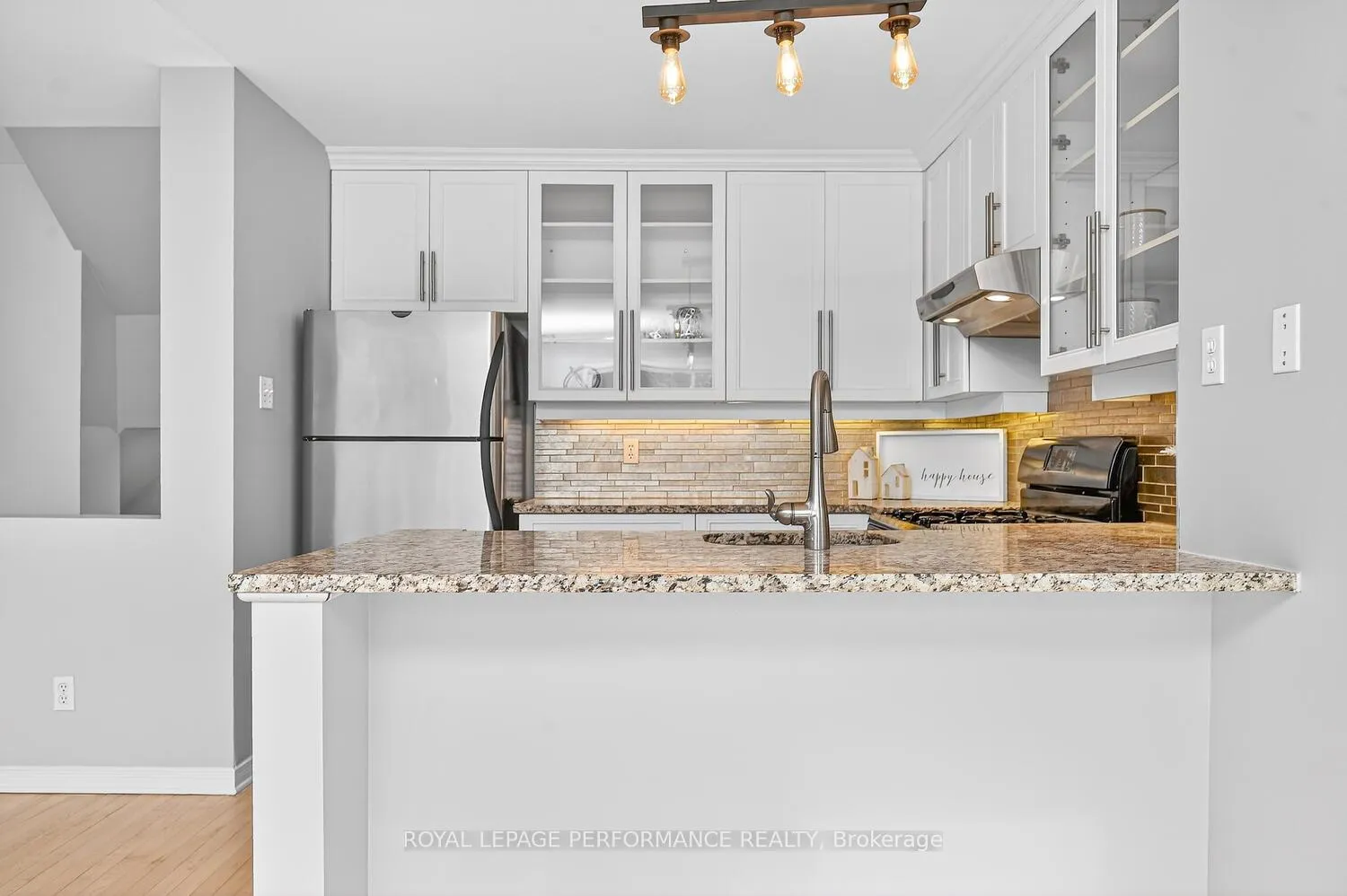 Photo 18 of Unit A, 241 Sunnyside Avenue, Ottawa, Old Ottawa South — HOMEH