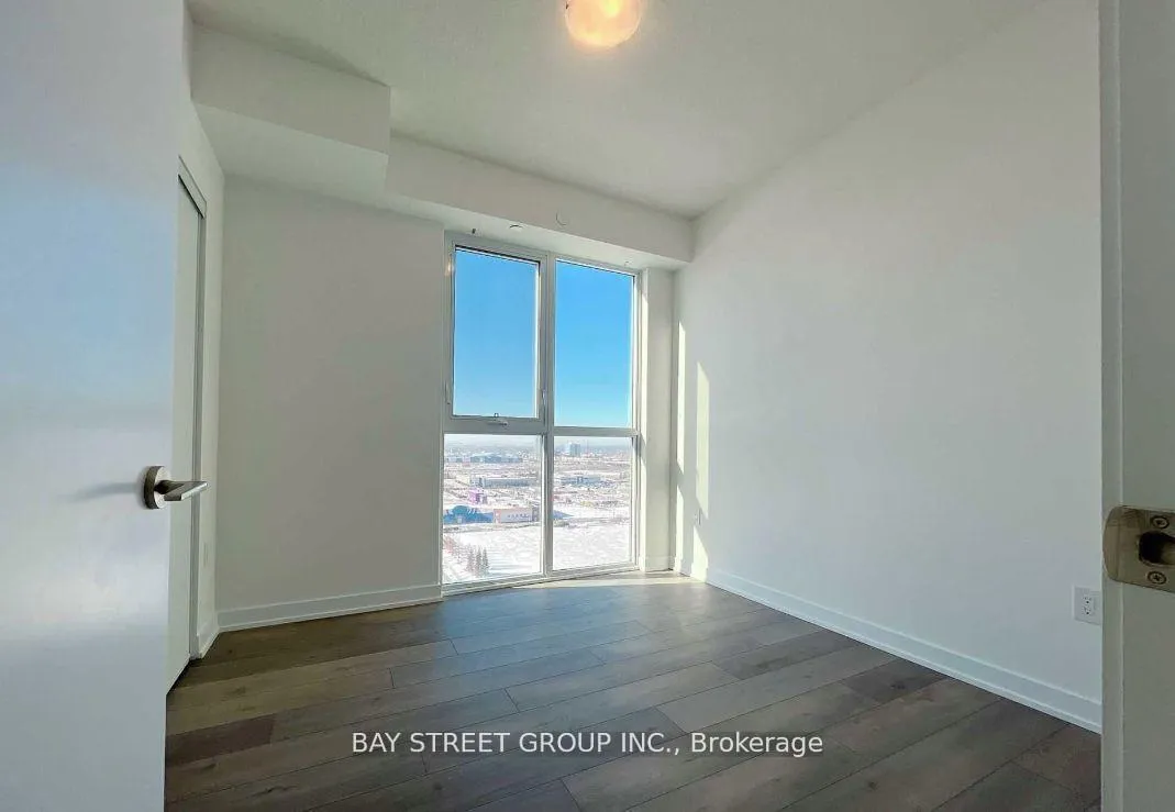 Photo 4 of Unit 1709, 10 Honeycrisp Crescent, Vaughan, Vaughan Corporate Centre — HOMEH