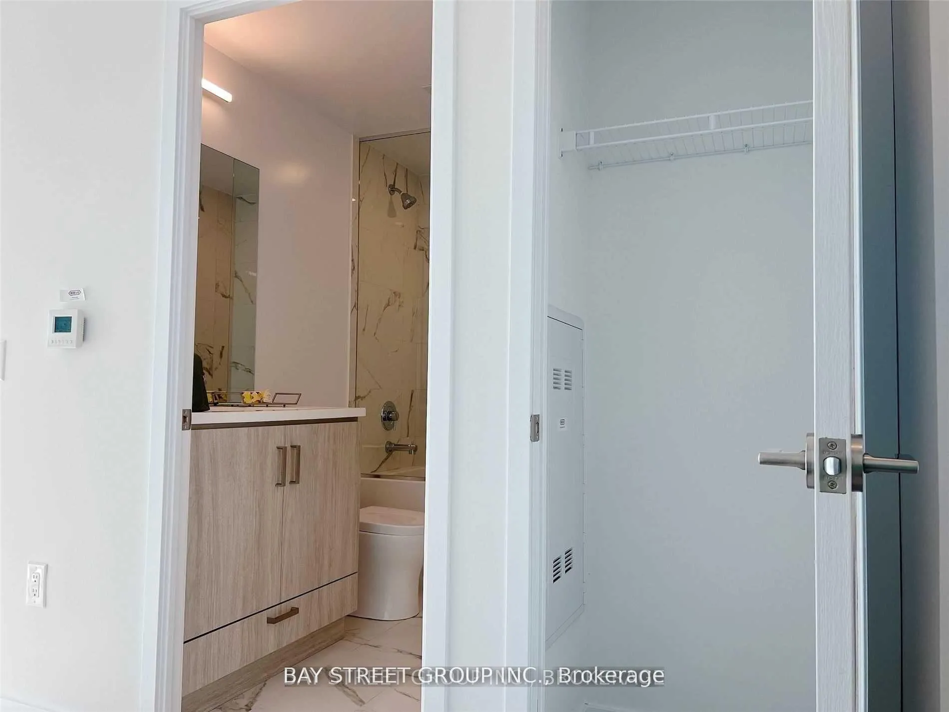 Photo 7 of Unit 1709, 10 Honeycrisp Crescent, Vaughan, Vaughan Corporate Centre — HOMEH
