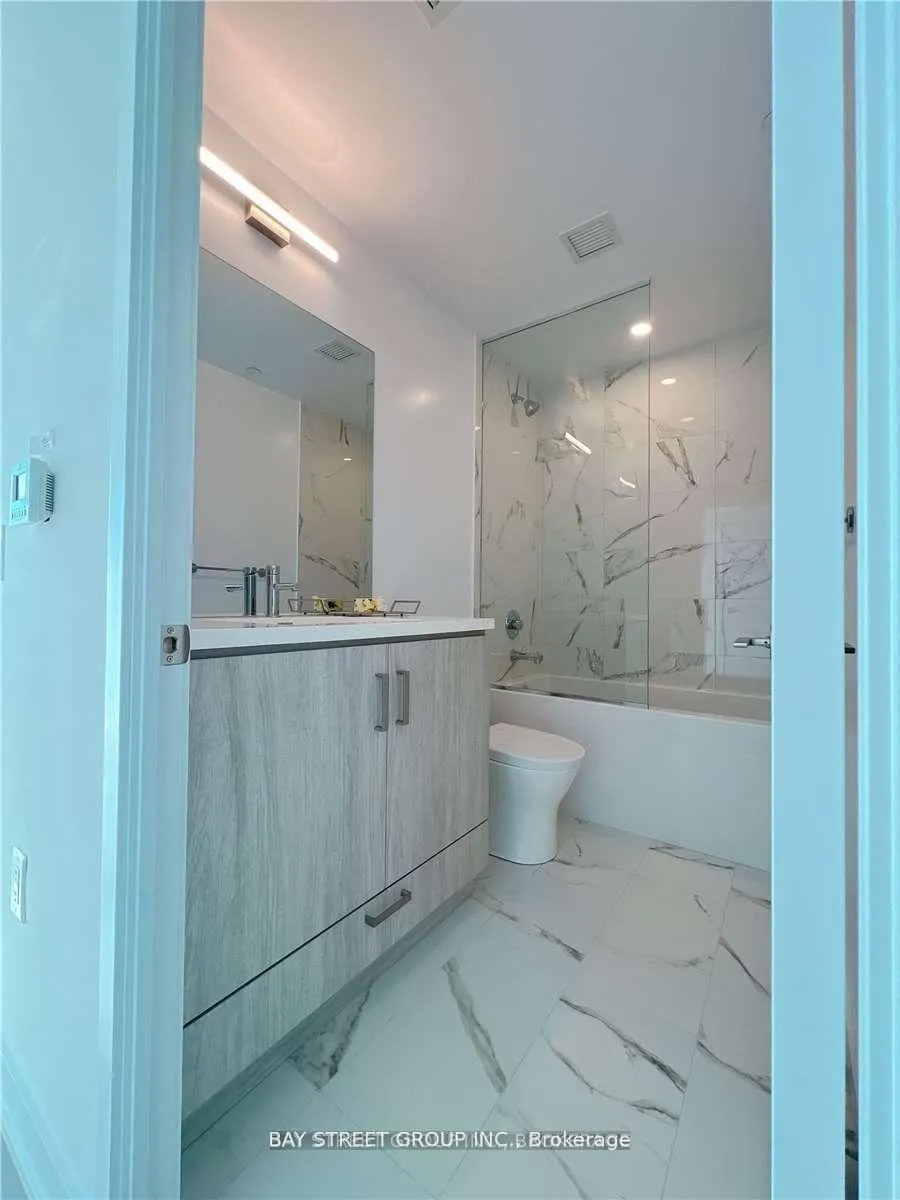 Photo 8 of Unit 1709, 10 Honeycrisp Crescent, Vaughan, Vaughan Corporate Centre — HOMEH