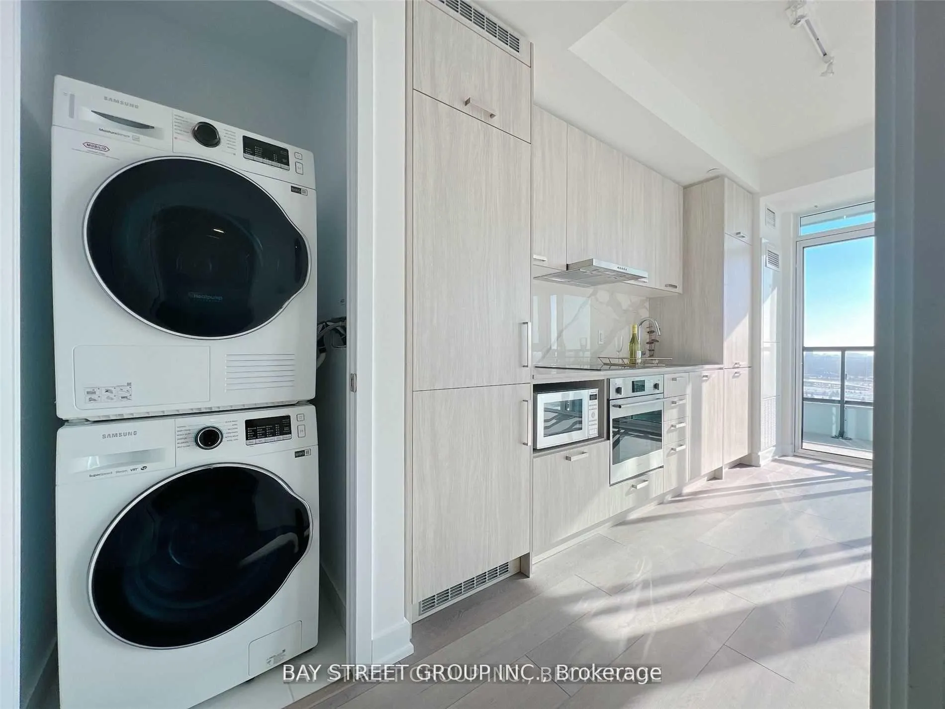 Photo 9 of Unit 1709, 10 Honeycrisp Crescent, Vaughan, Vaughan Corporate Centre — HOMEH
