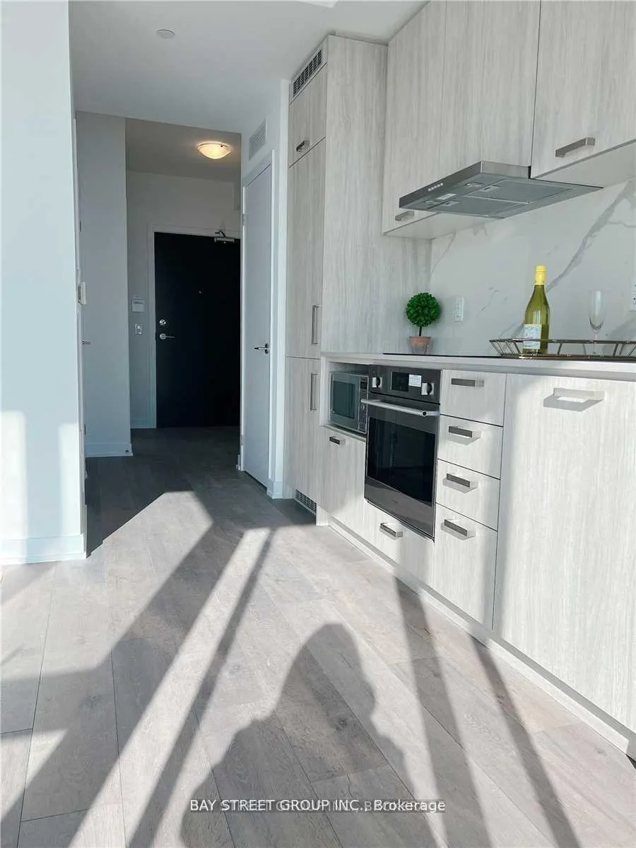 Photo 11 of Unit 1709, 10 Honeycrisp Crescent, Vaughan, Vaughan Corporate Centre — HOMEH