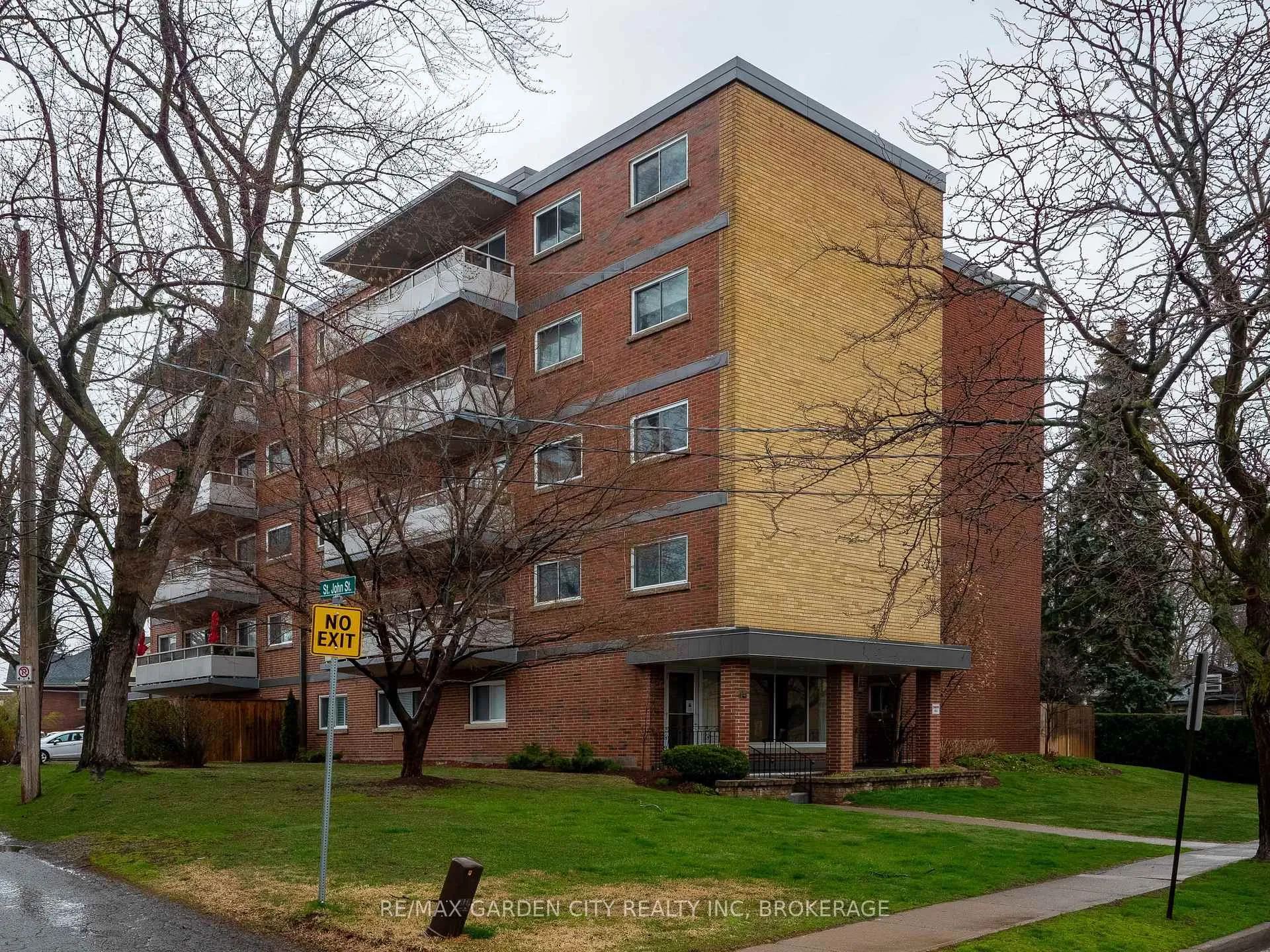 Photo 2 of Unit 103, 14 Norris Place, St. Catharines, Downtown — HOMEH