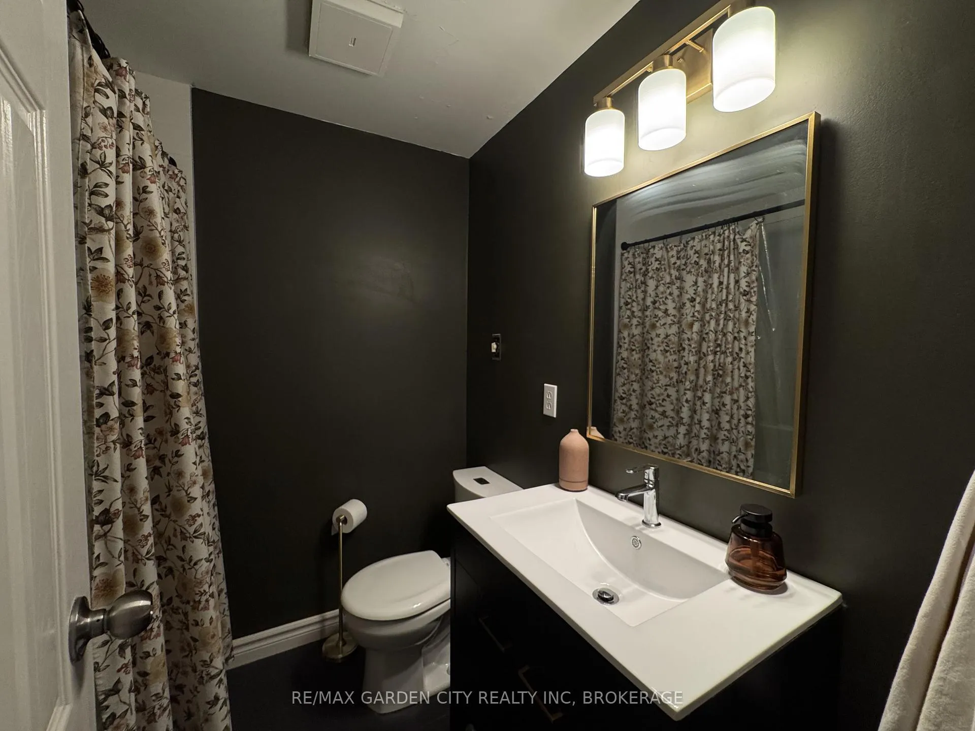 Photo 11 of Unit 103, 14 Norris Place, St. Catharines, Downtown — HOMEH