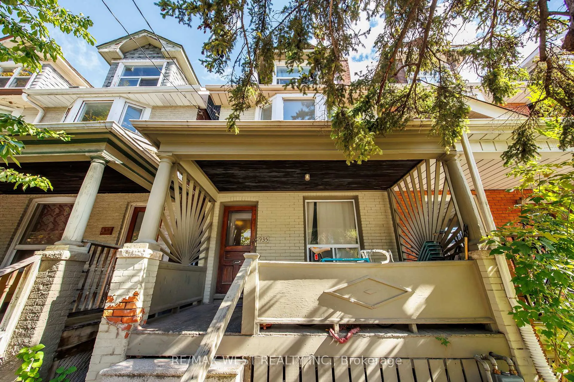 Photo 2 of 935 Bathurst Street, Toronto, The Annex — HOMEH