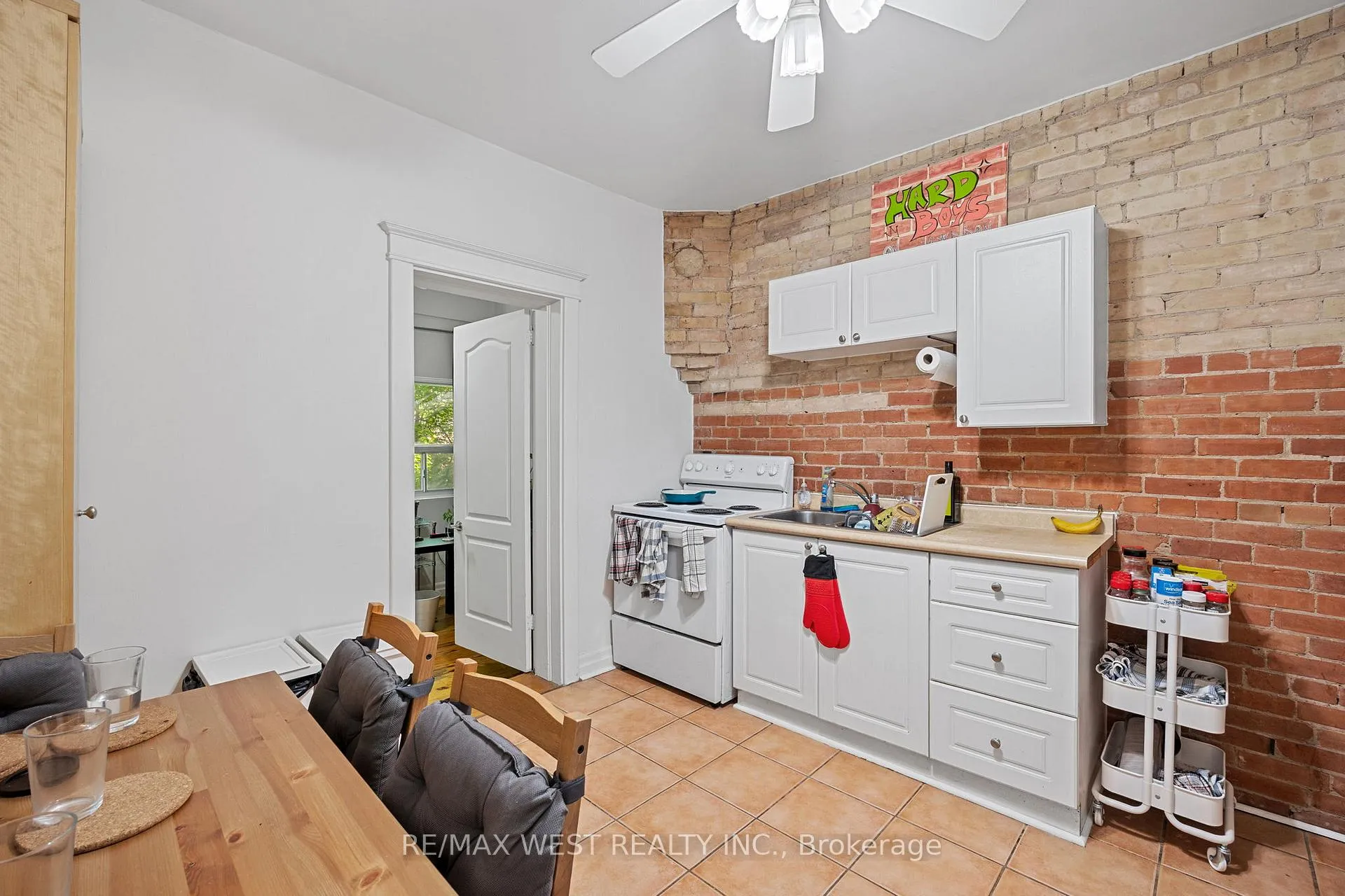 Photo 11 of 935 Bathurst Street, Toronto, The Annex — HOMEH