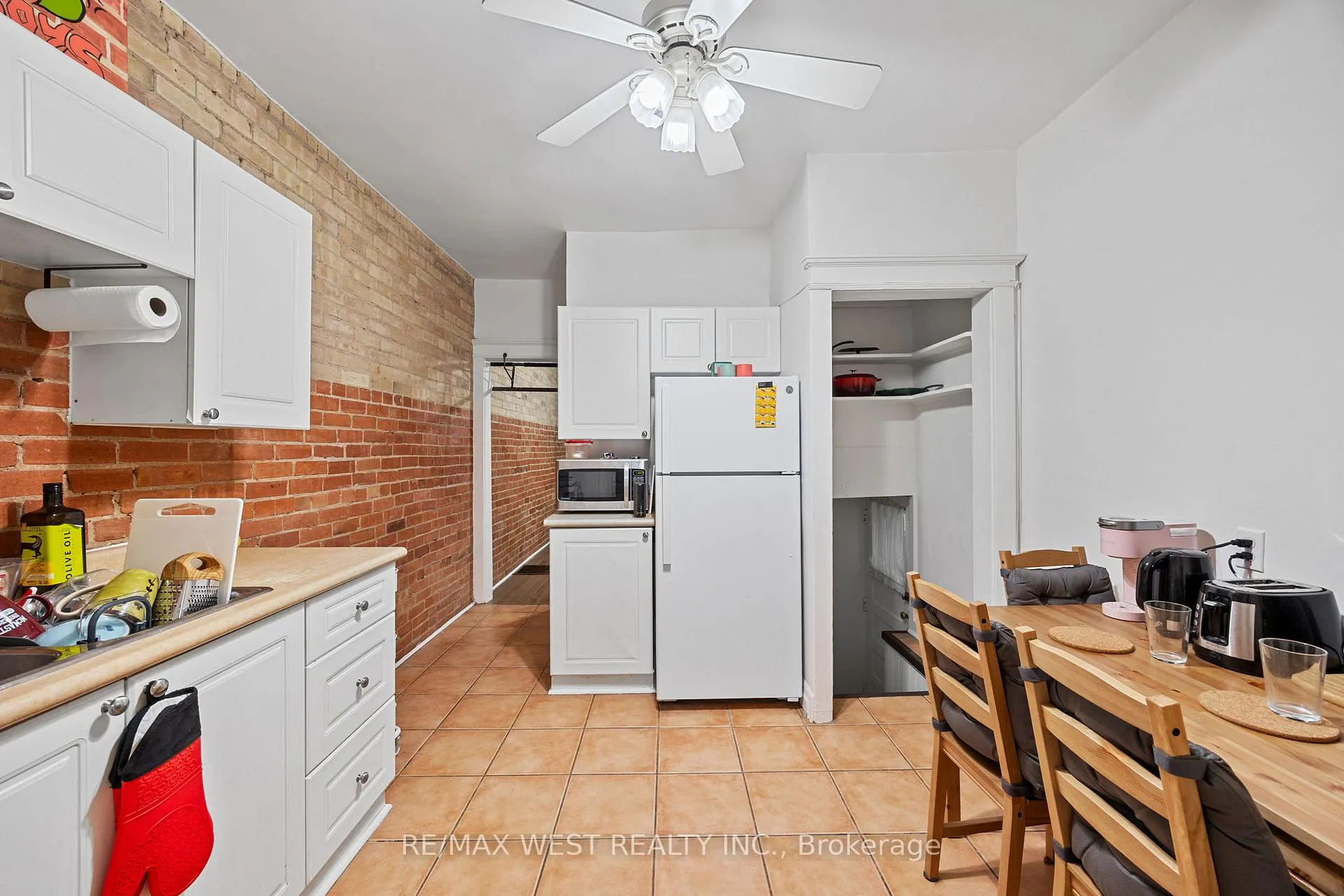 Photo 12 of 935 Bathurst Street, Toronto, The Annex — HOMEH