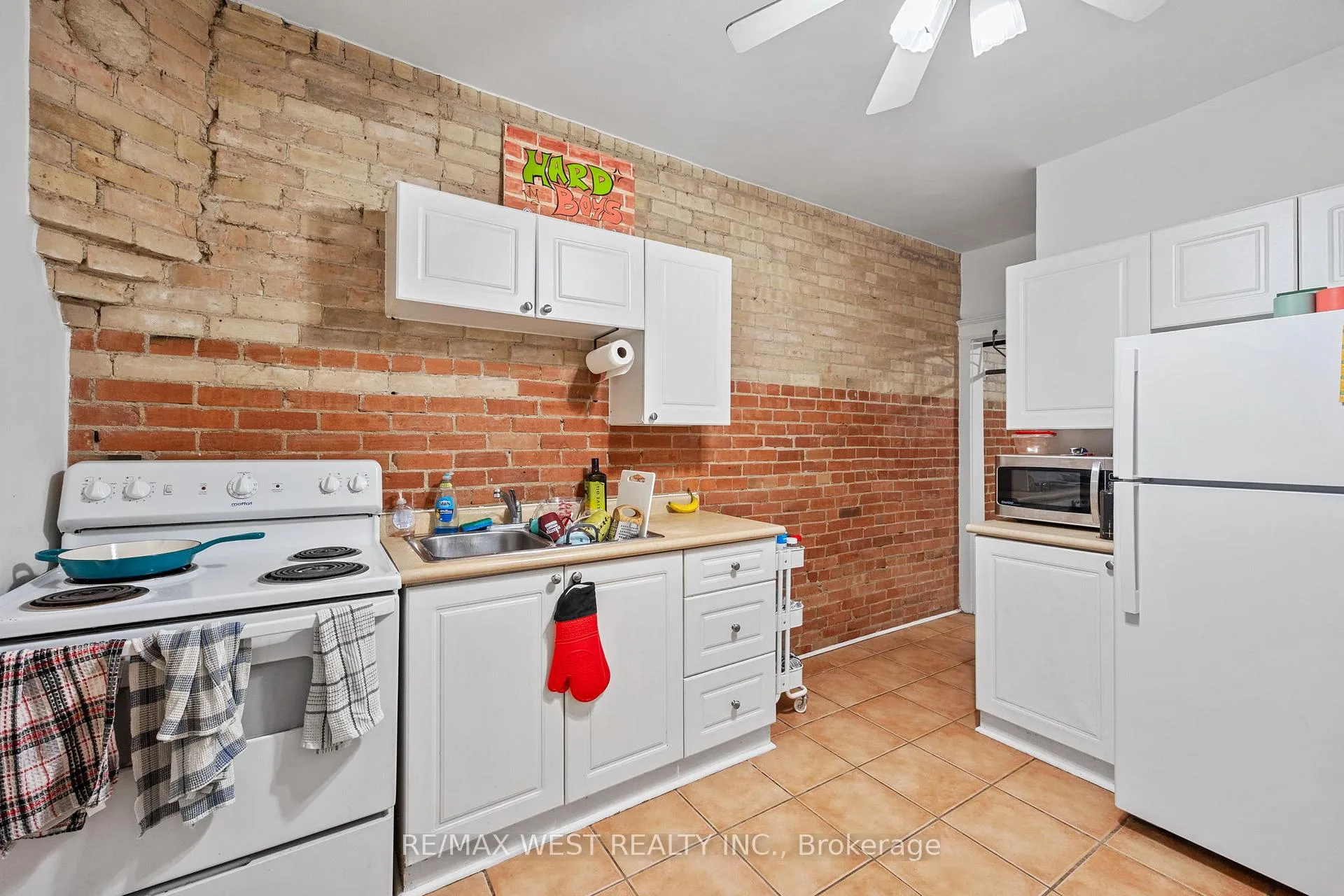 Photo 13 of 935 Bathurst Street, Toronto, The Annex — HOMEH