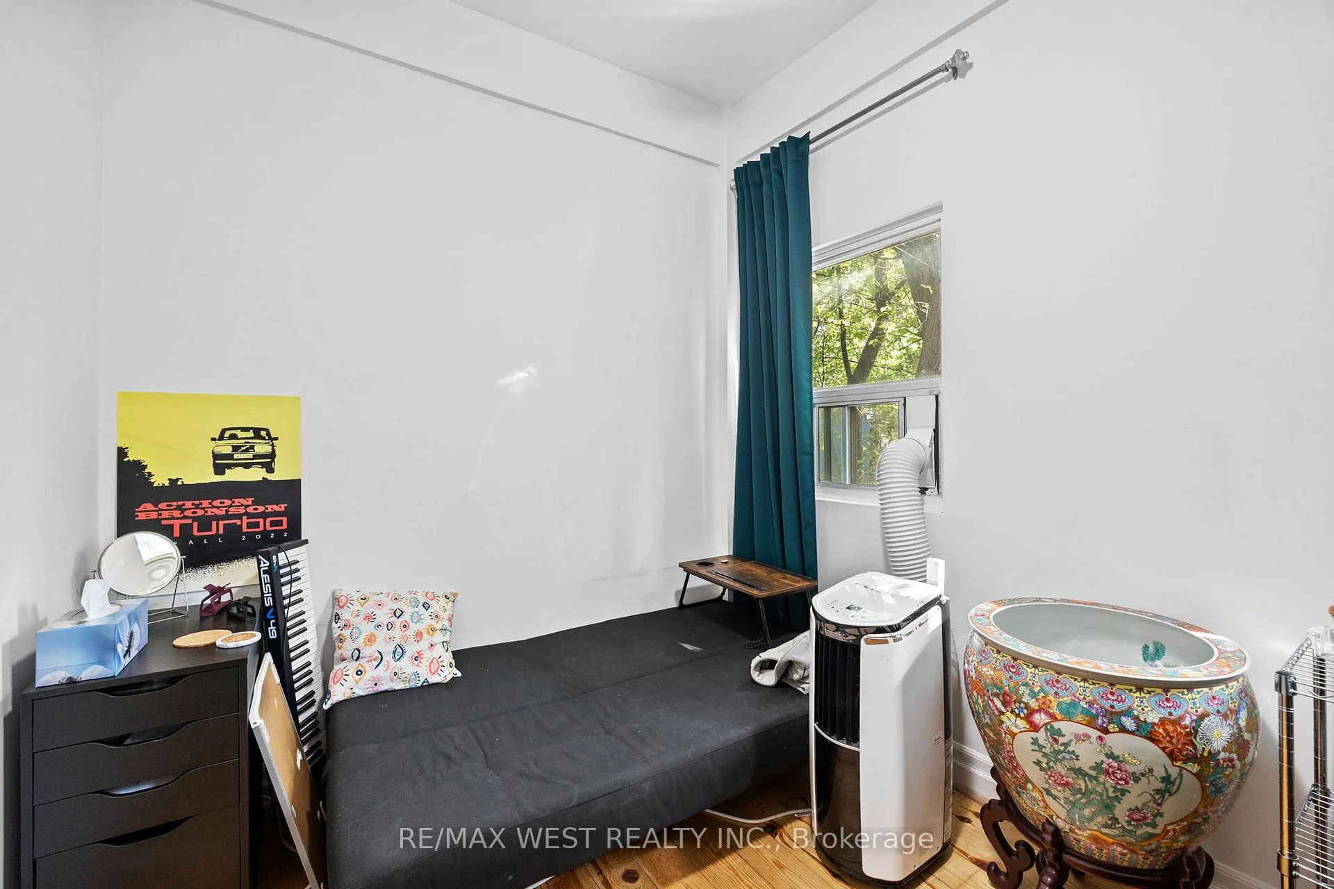 Photo 15 of 935 Bathurst Street, Toronto, The Annex — HOMEH