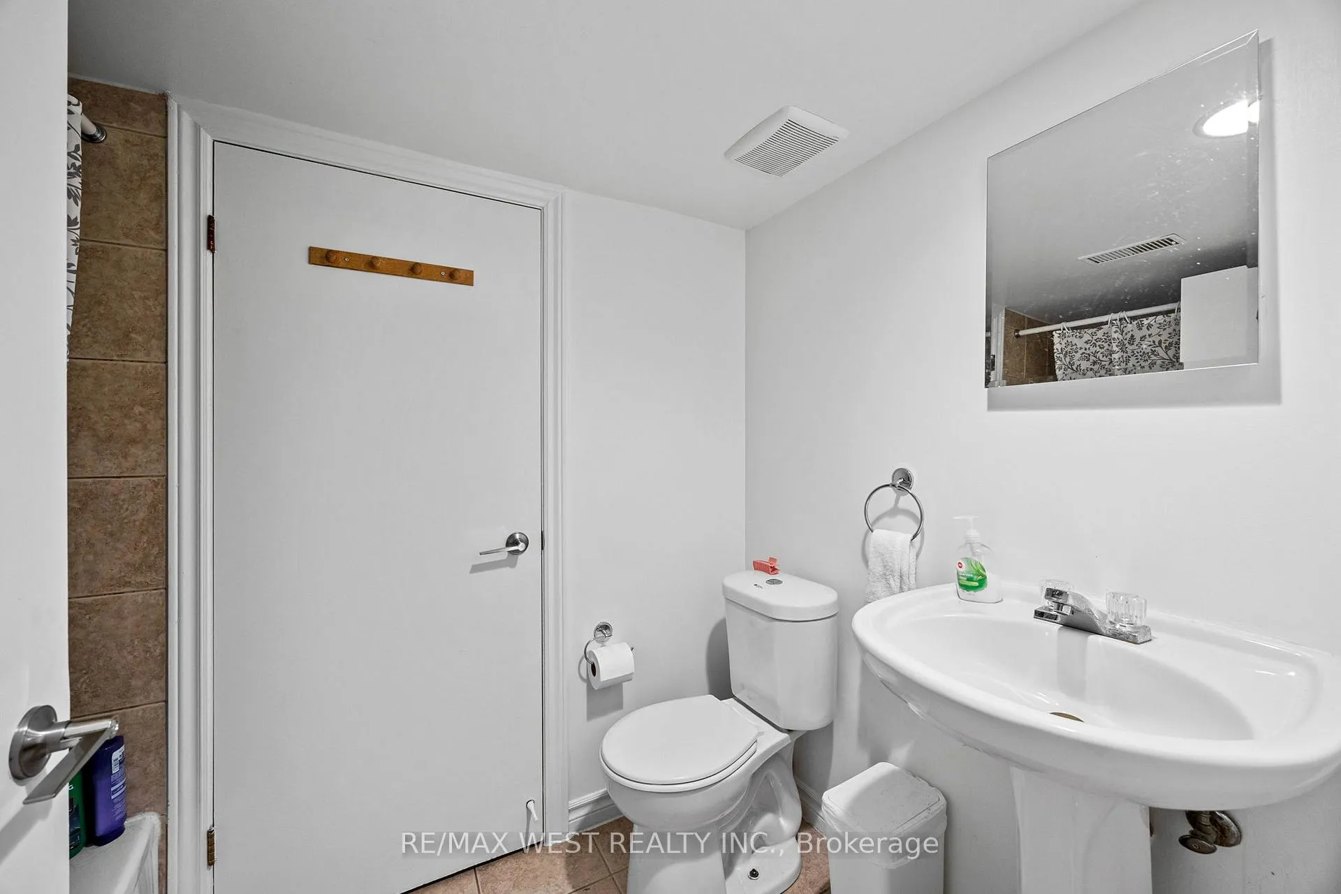 Photo 19 of 935 Bathurst Street, Toronto, The Annex — HOMEH