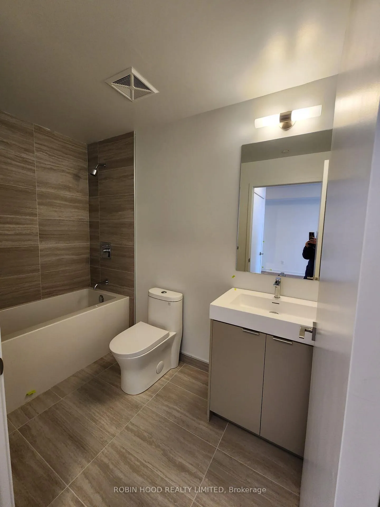 Photo 2 of Unit 1825, 498 Caldari Road, Vaughan, Concord — HOMEH