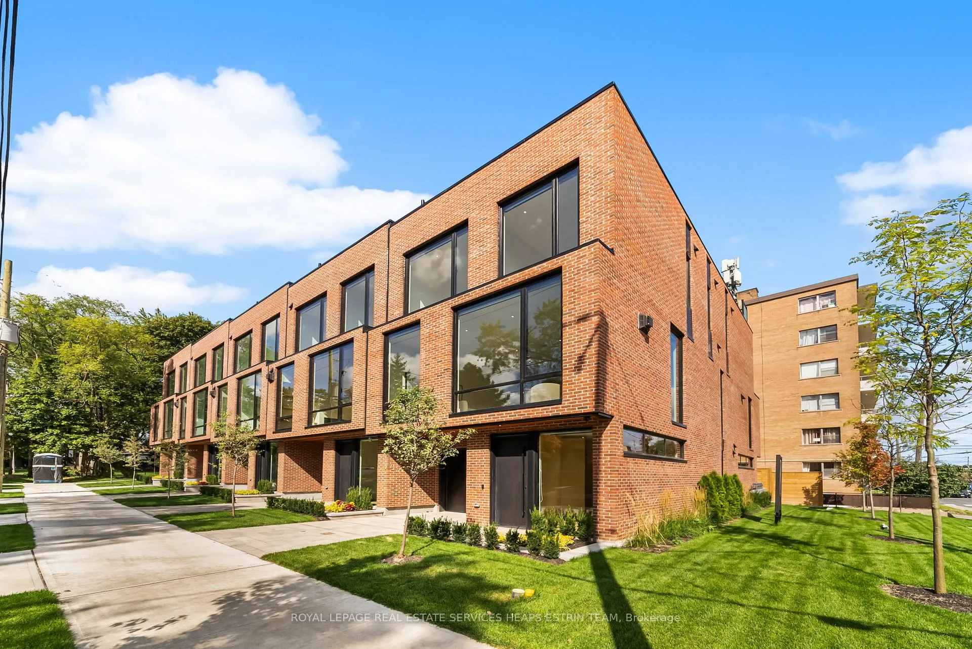 Photo 2 of 38 Evergreen Gardens, Toronto, Leaside — HOMEH