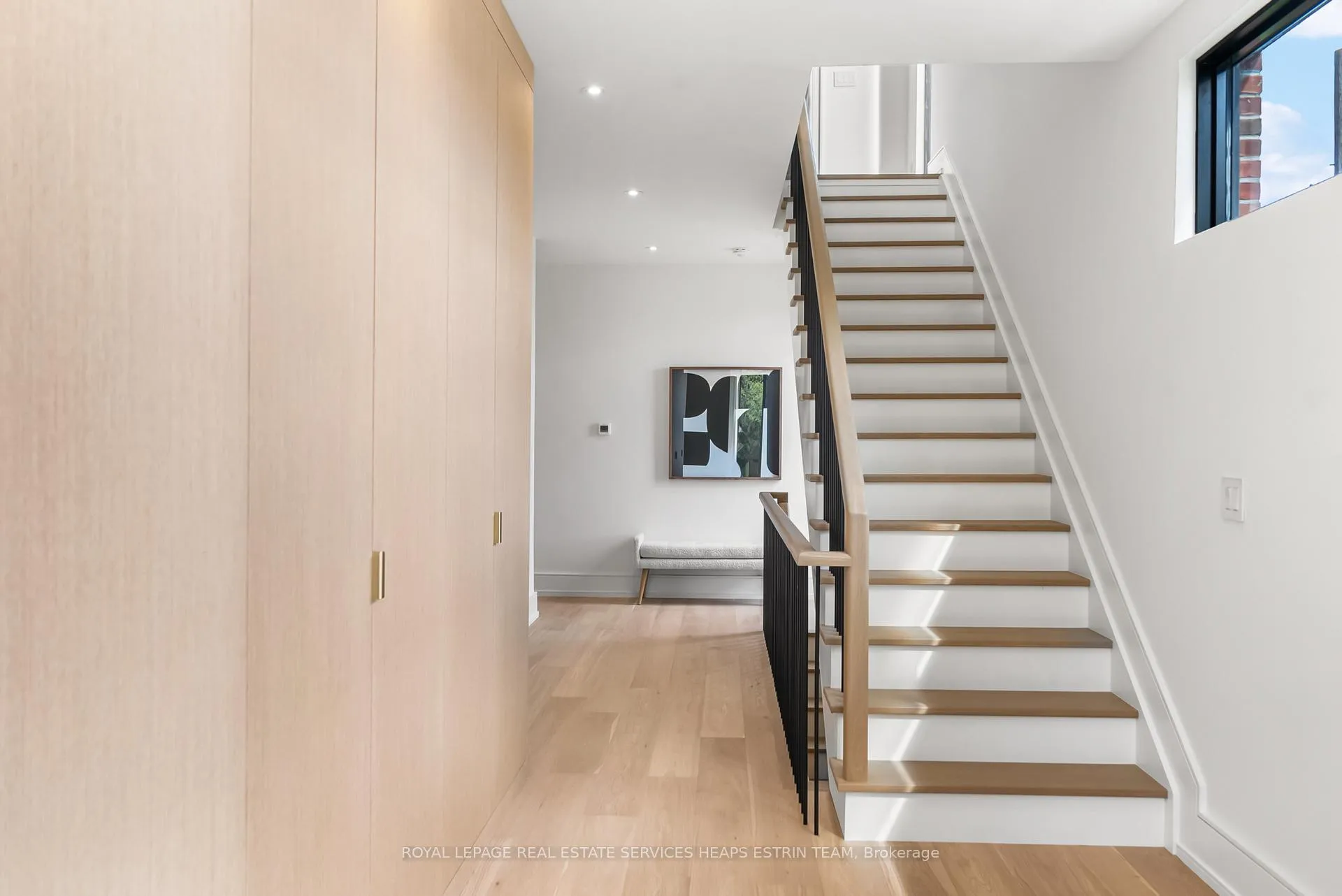 Photo 4 of 38 Evergreen Gardens, Toronto, Leaside — HOMEH
