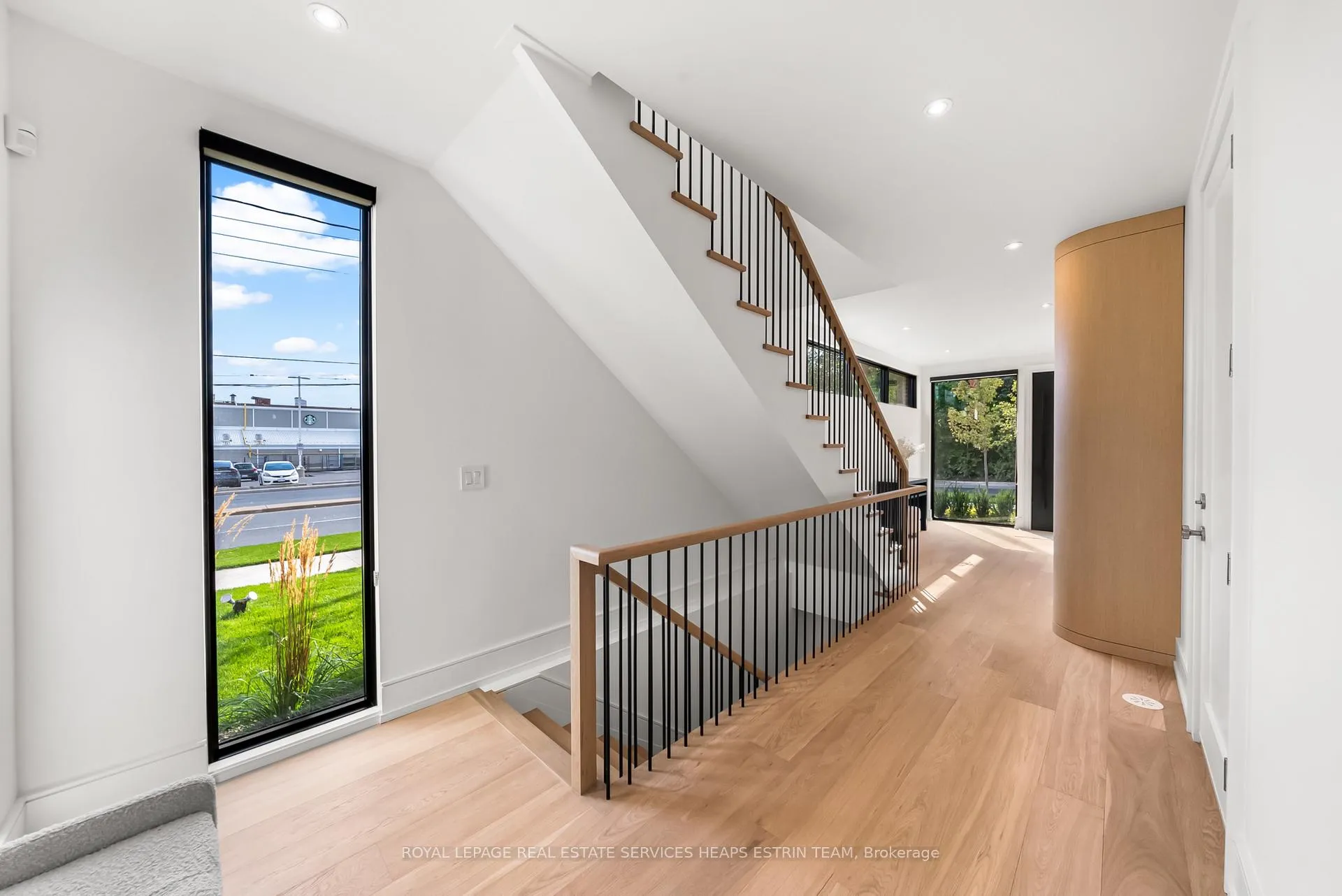 Photo 5 of 38 Evergreen Gardens, Toronto, Leaside — HOMEH