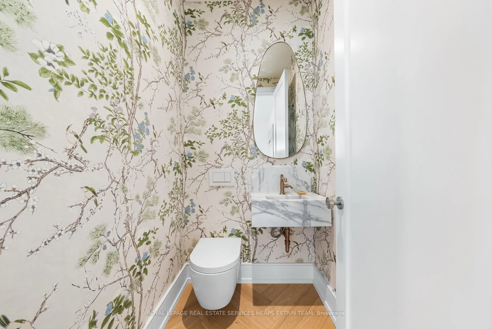 Photo 18 of 38 Evergreen Gardens, Toronto, Leaside — HOMEH