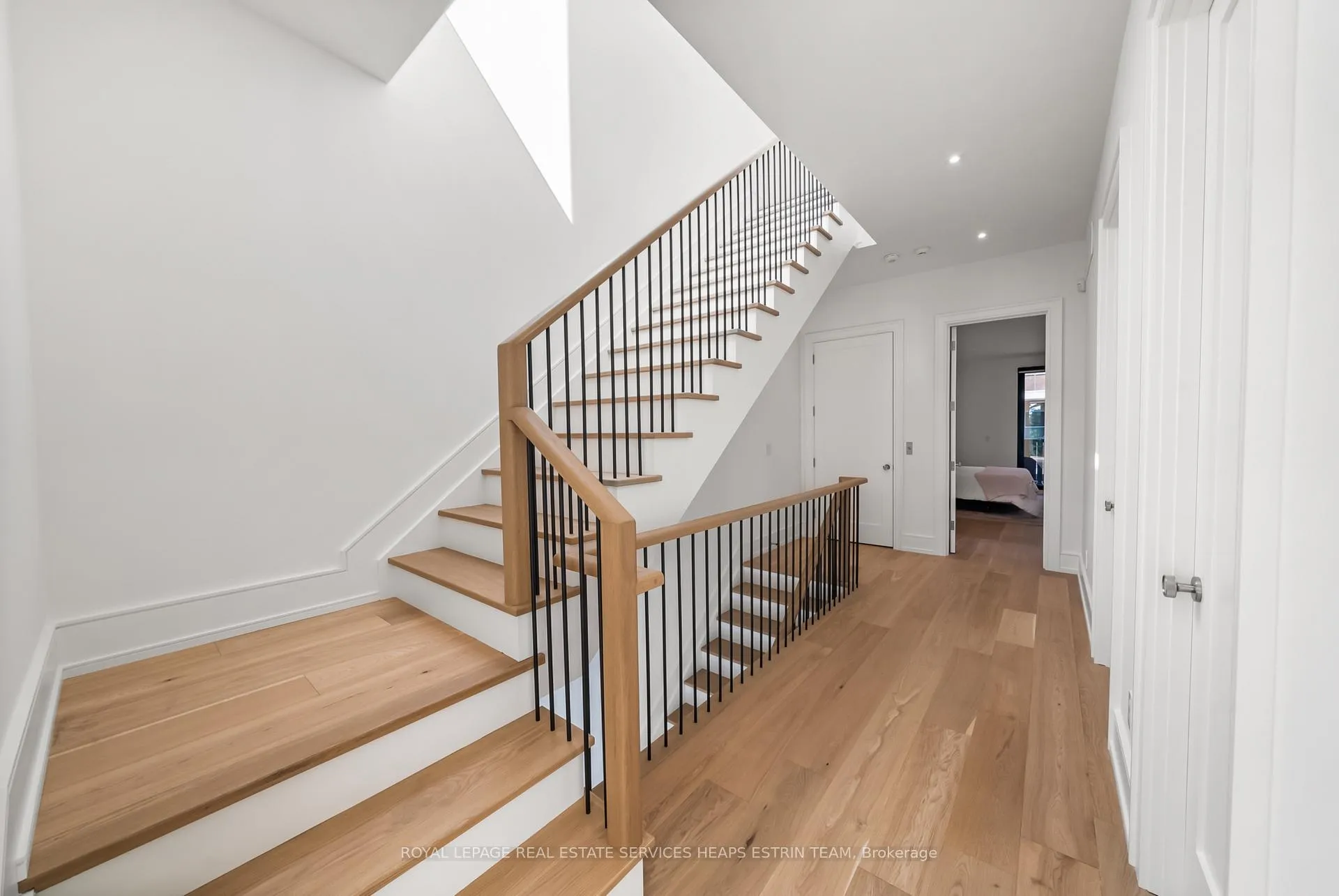 Photo 22 of 38 Evergreen Gardens, Toronto, Leaside — HOMEH