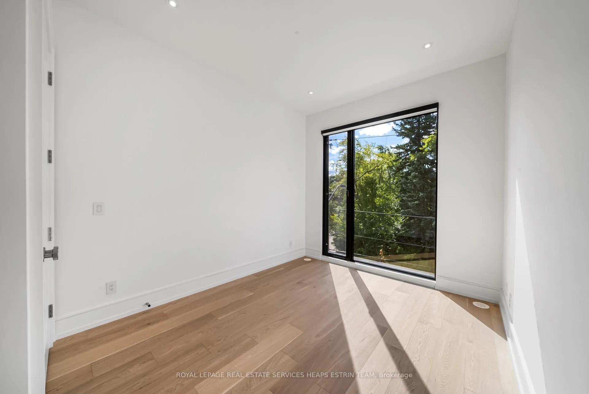 Photo 29 of 38 Evergreen Gardens, Toronto, Leaside — HOMEH