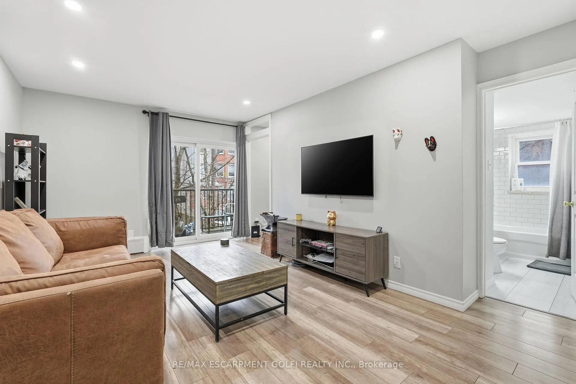 Photo 4 of Unit 308, 40 Robinson Street, Hamilton, Durand — HOMEH