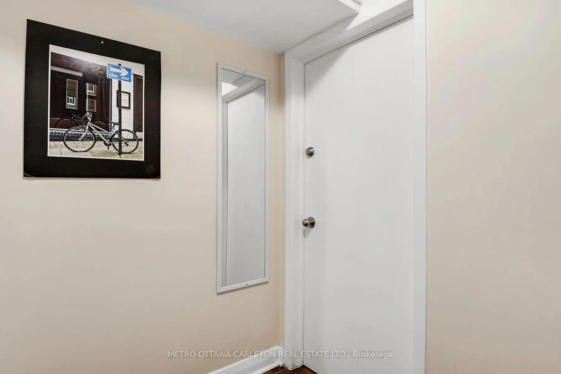 Photo 3 of Unit Unit 1, 309 Parkdale Avenue, Ottawa, Hintonburg — HOMEH