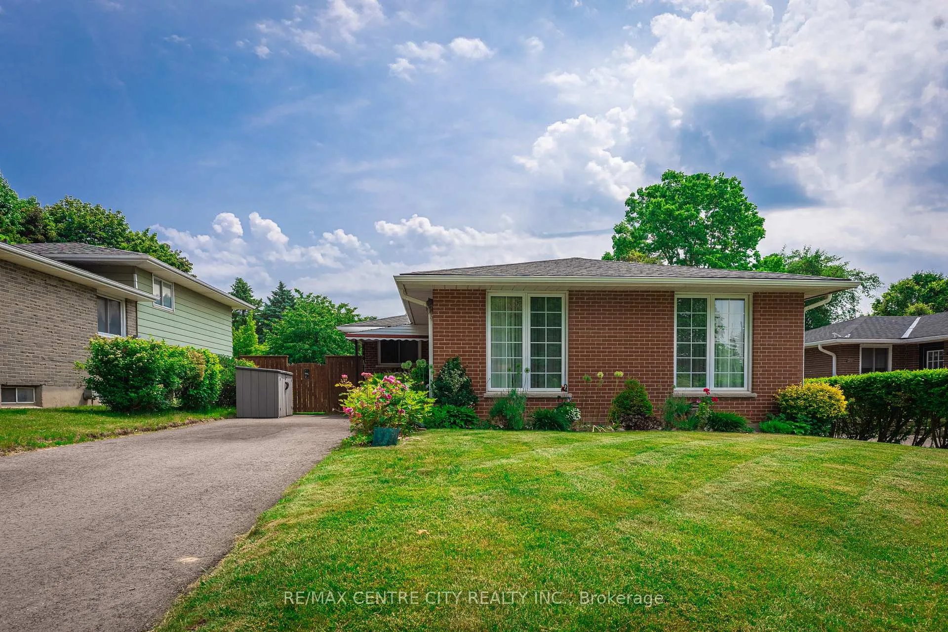 Photo 1 of 482 Castlegrove Boulevard, London, North K — HOMEH