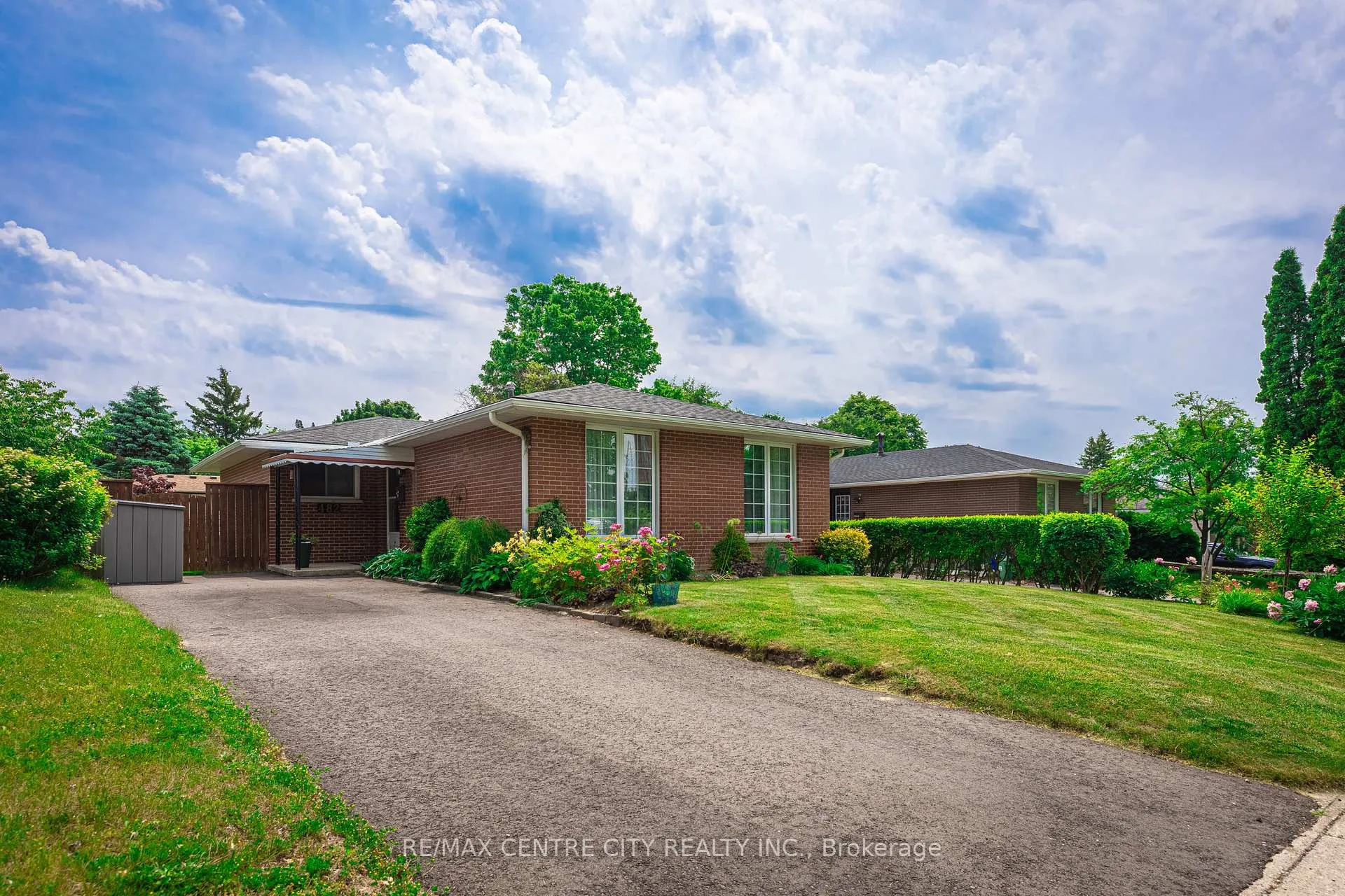 Photo 2 of 482 Castlegrove Boulevard, London, North K — HOMEH