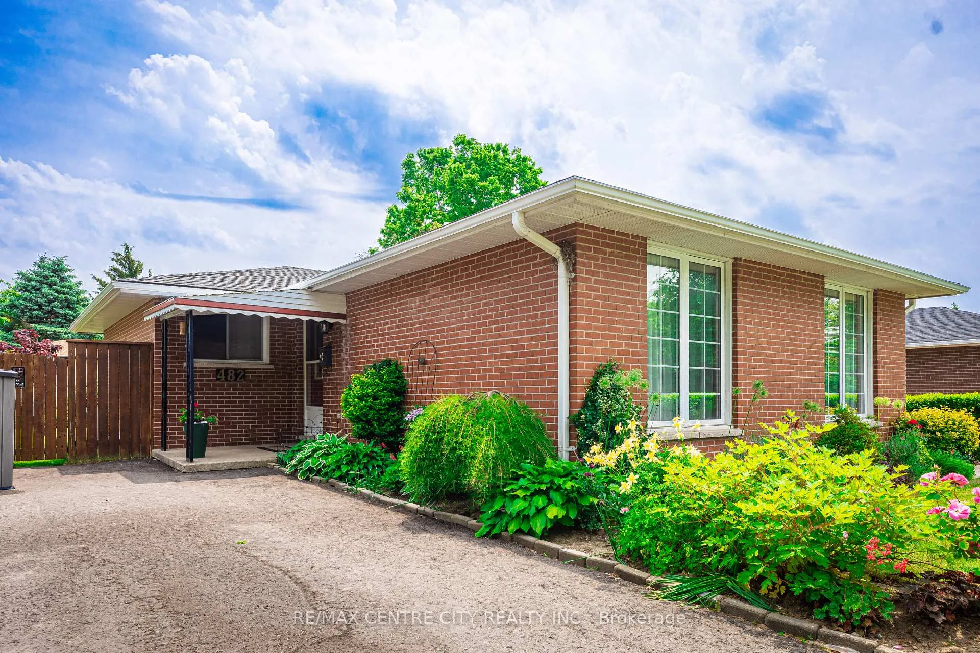 Photo 3 of 482 Castlegrove Boulevard, London, North K — HOMEH