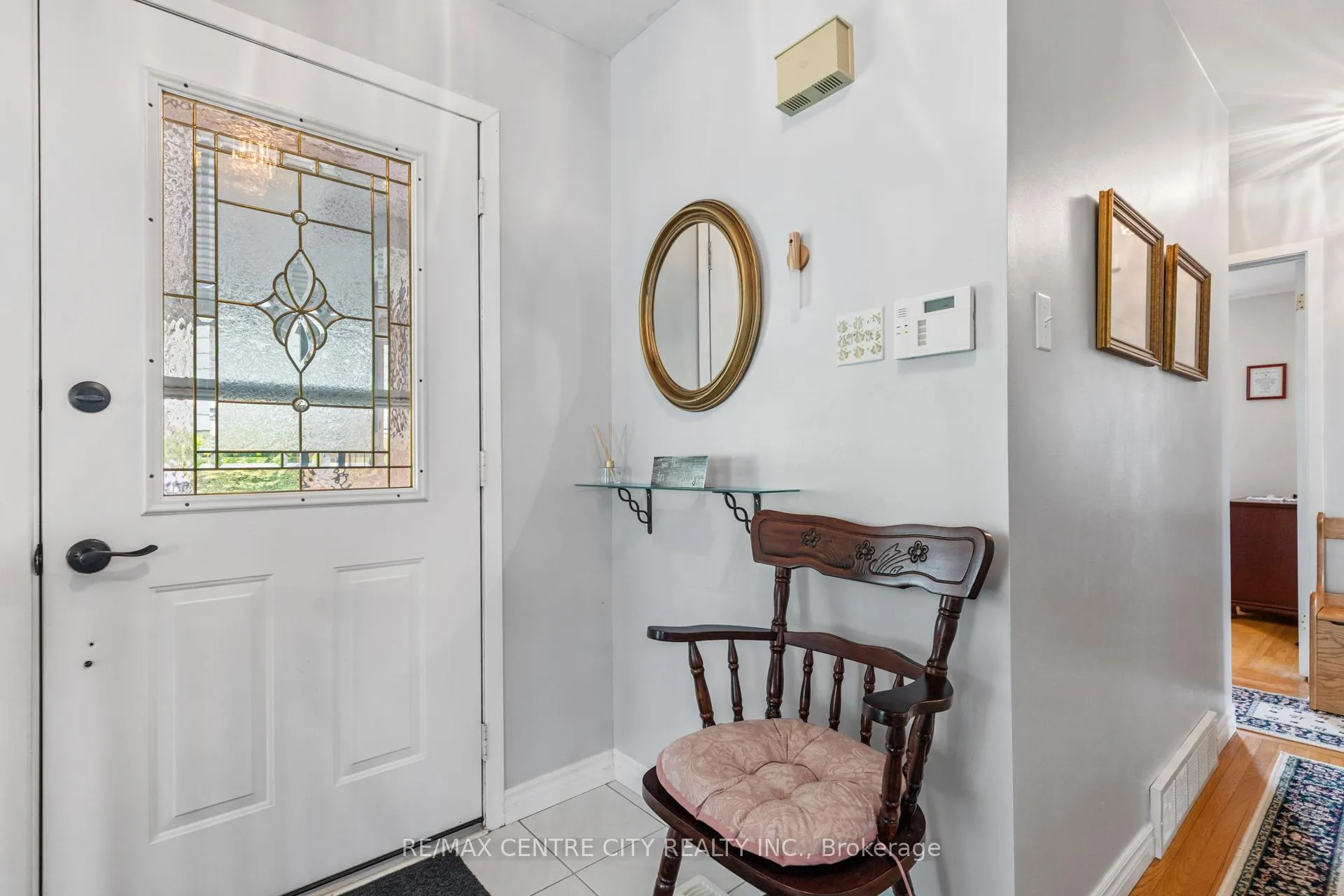 Photo 5 of 482 Castlegrove Boulevard, London, North K — HOMEH