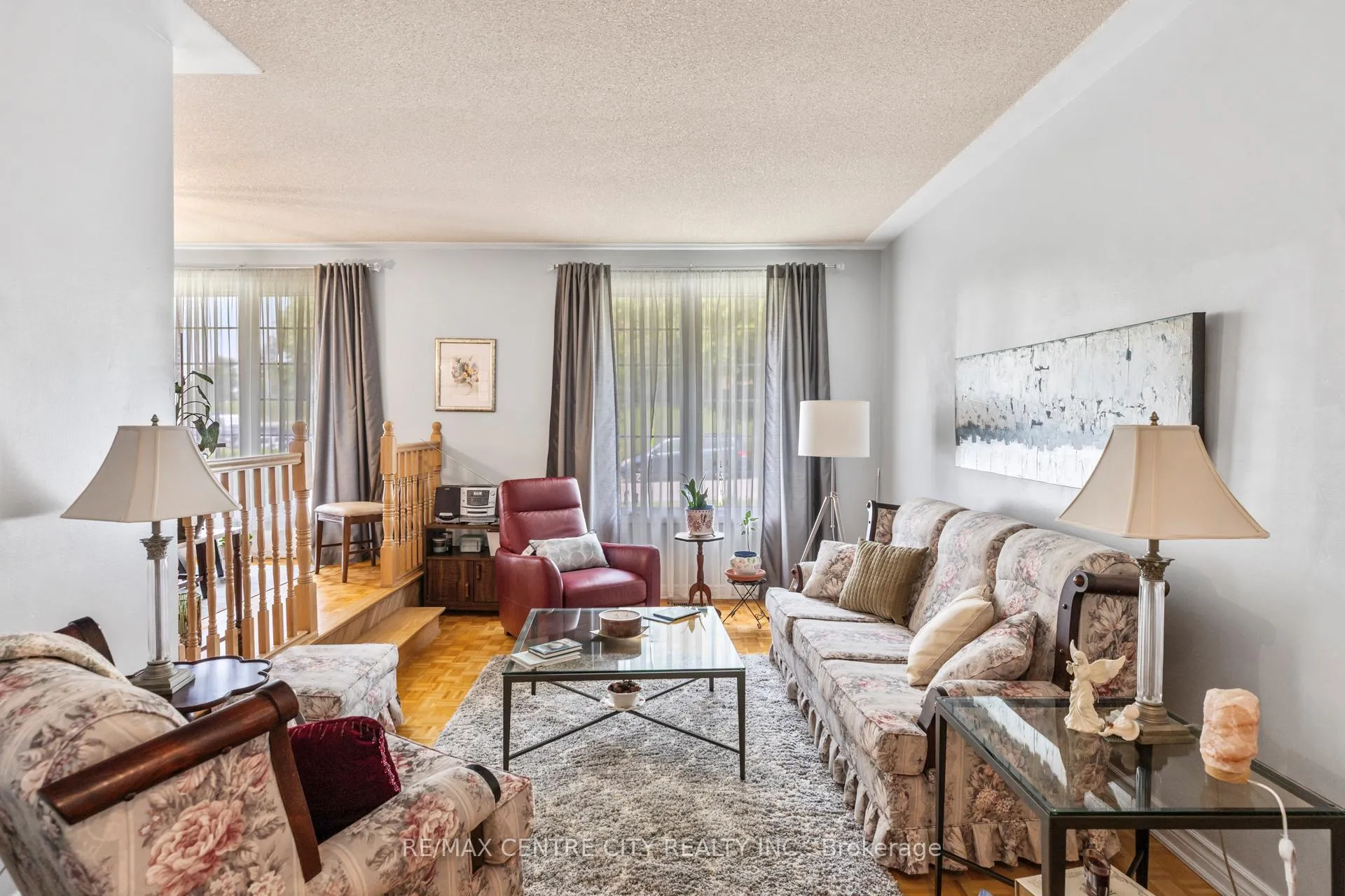 Photo 6 of 482 Castlegrove Boulevard, London, North K — HOMEH