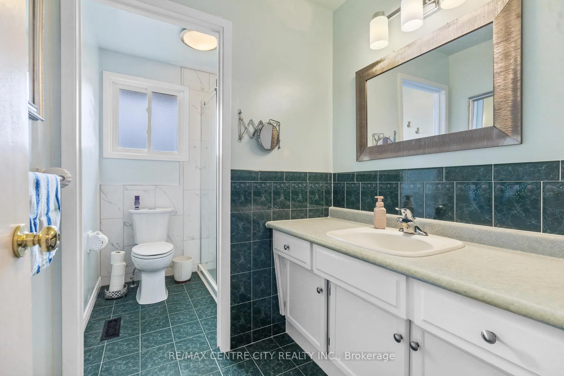 Photo 14 of 482 Castlegrove Boulevard, London, North K — HOMEH