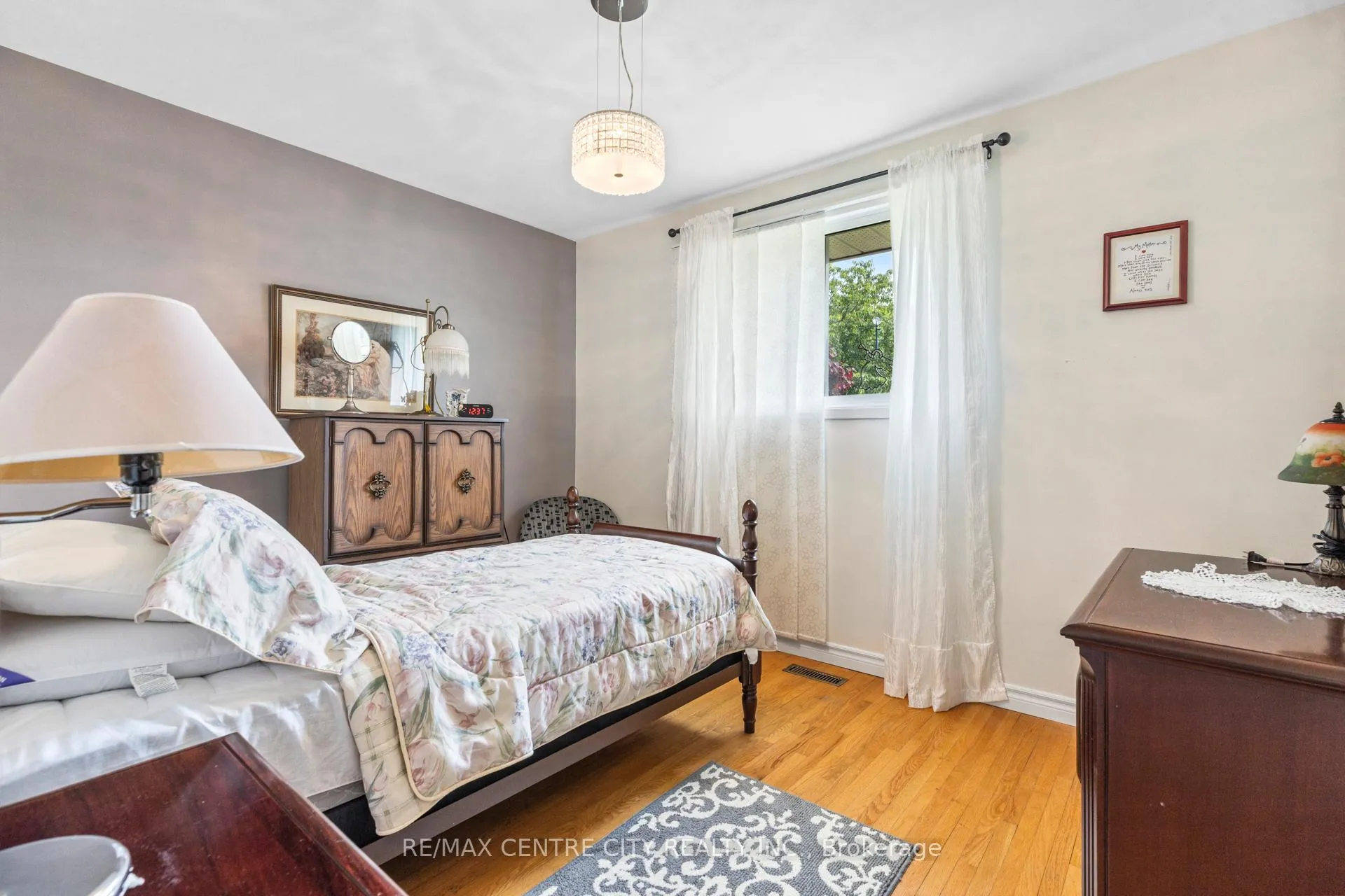 Photo 15 of 482 Castlegrove Boulevard, London, North K — HOMEH