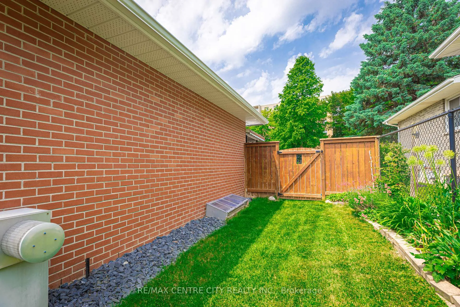Photo 24 of 482 Castlegrove Boulevard, London, North K — HOMEH