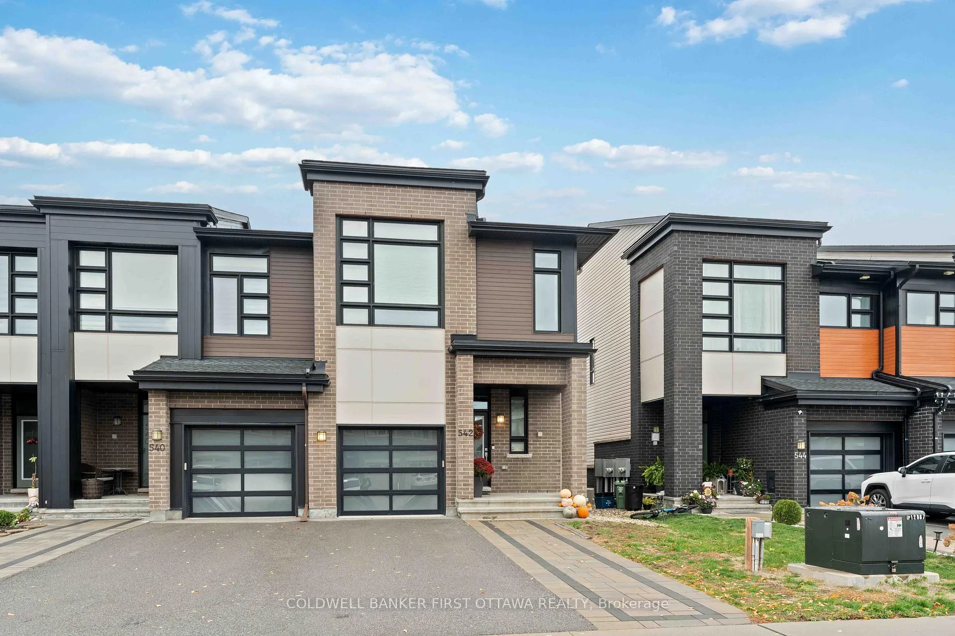 Photo 1 of 542 Borbridge Avenue, Ottawa, Riverside South/Gloucester Glen — HOMEH