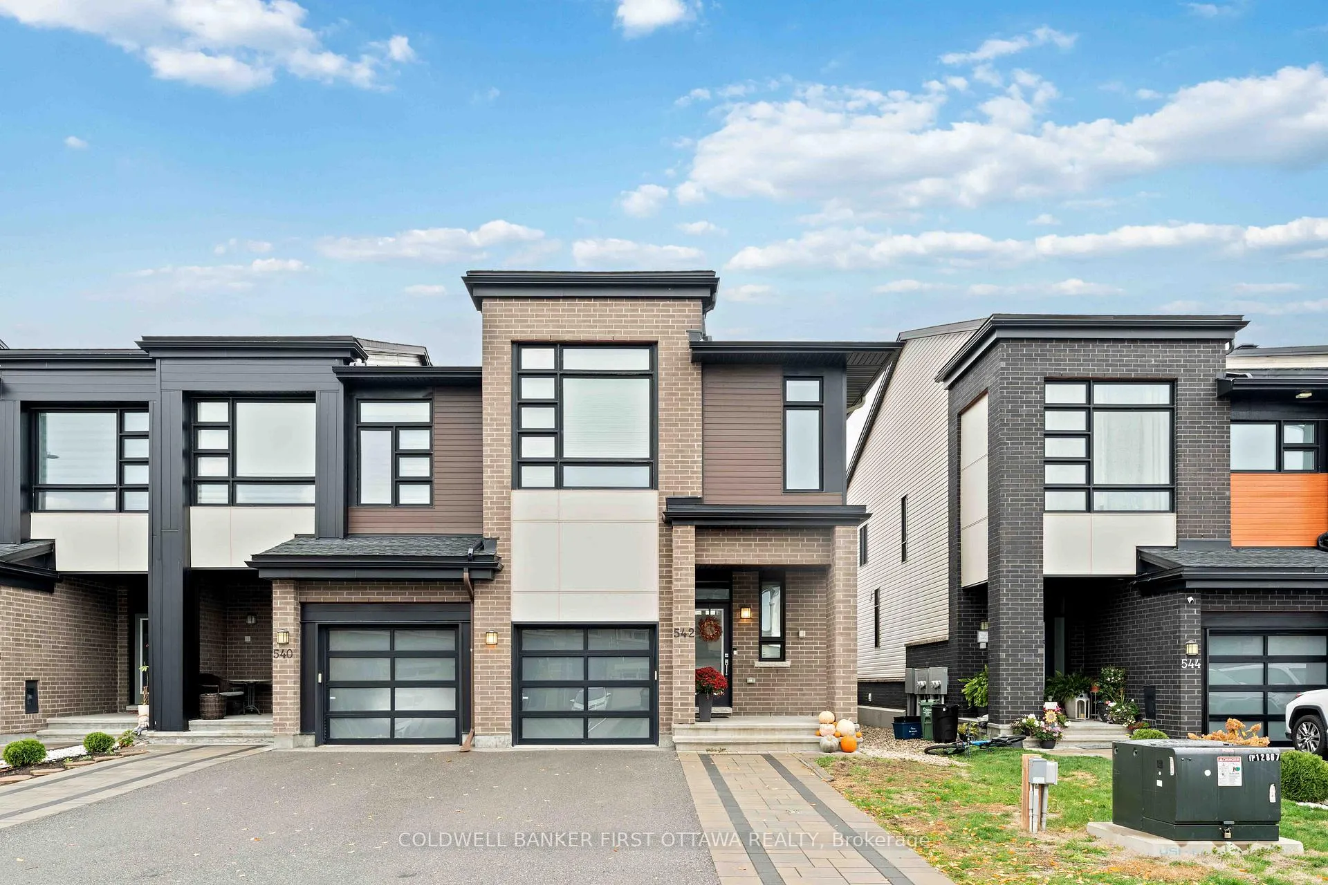 Photo 3 of 542 Borbridge Avenue, Ottawa, Riverside South/Gloucester Glen — HOMEH