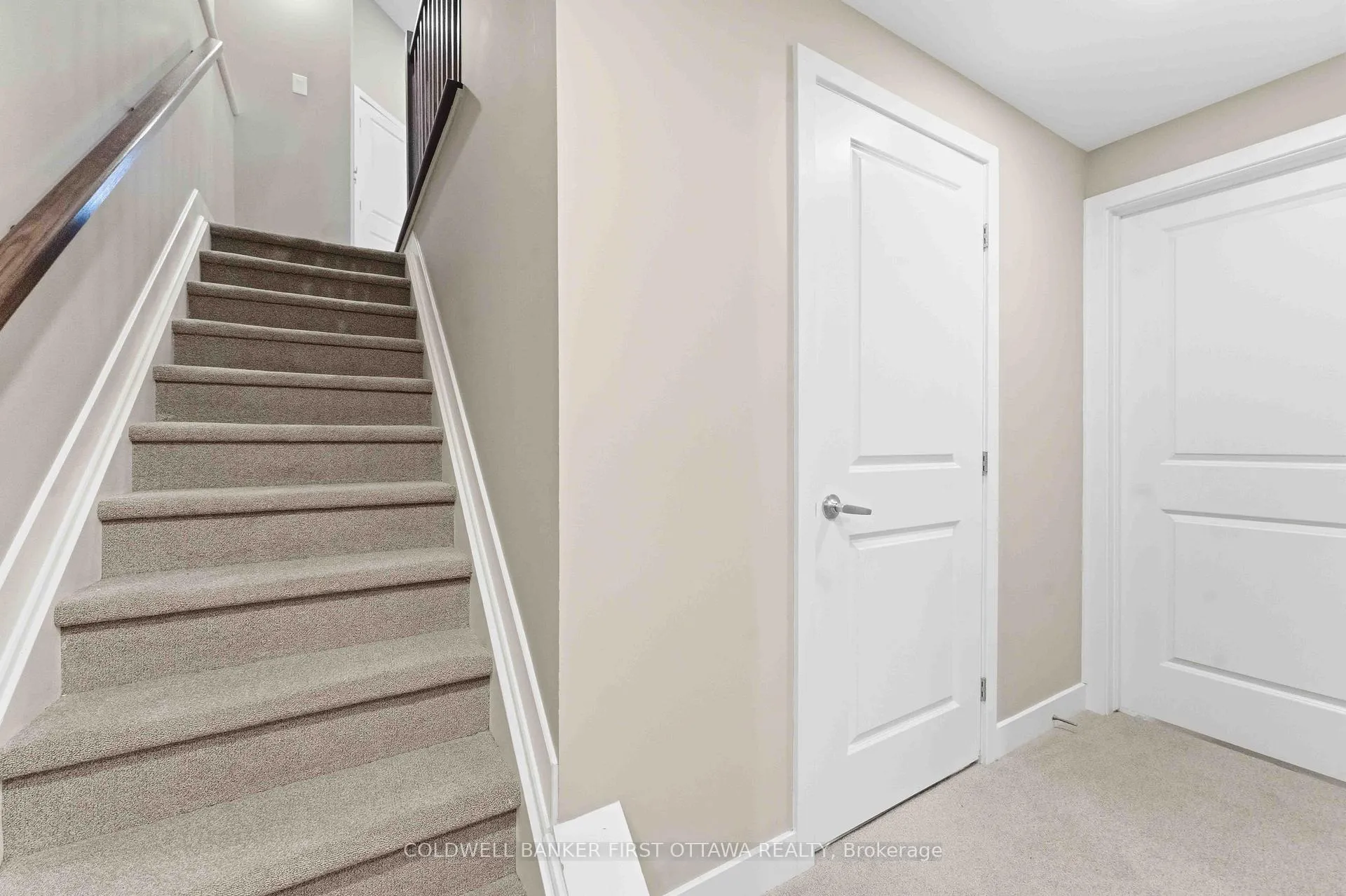 Photo 6 of 542 Borbridge Avenue, Ottawa, Riverside South/Gloucester Glen — HOMEH