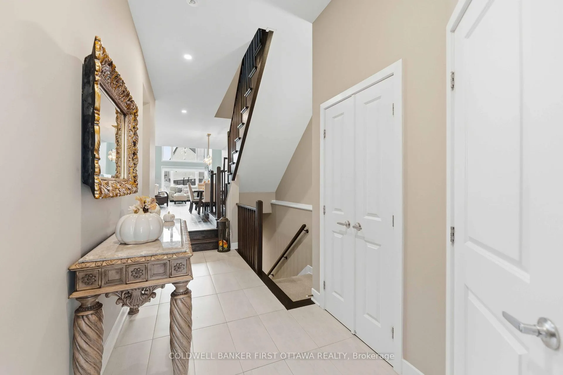 Photo 7 of 542 Borbridge Avenue, Ottawa, Riverside South/Gloucester Glen — HOMEH