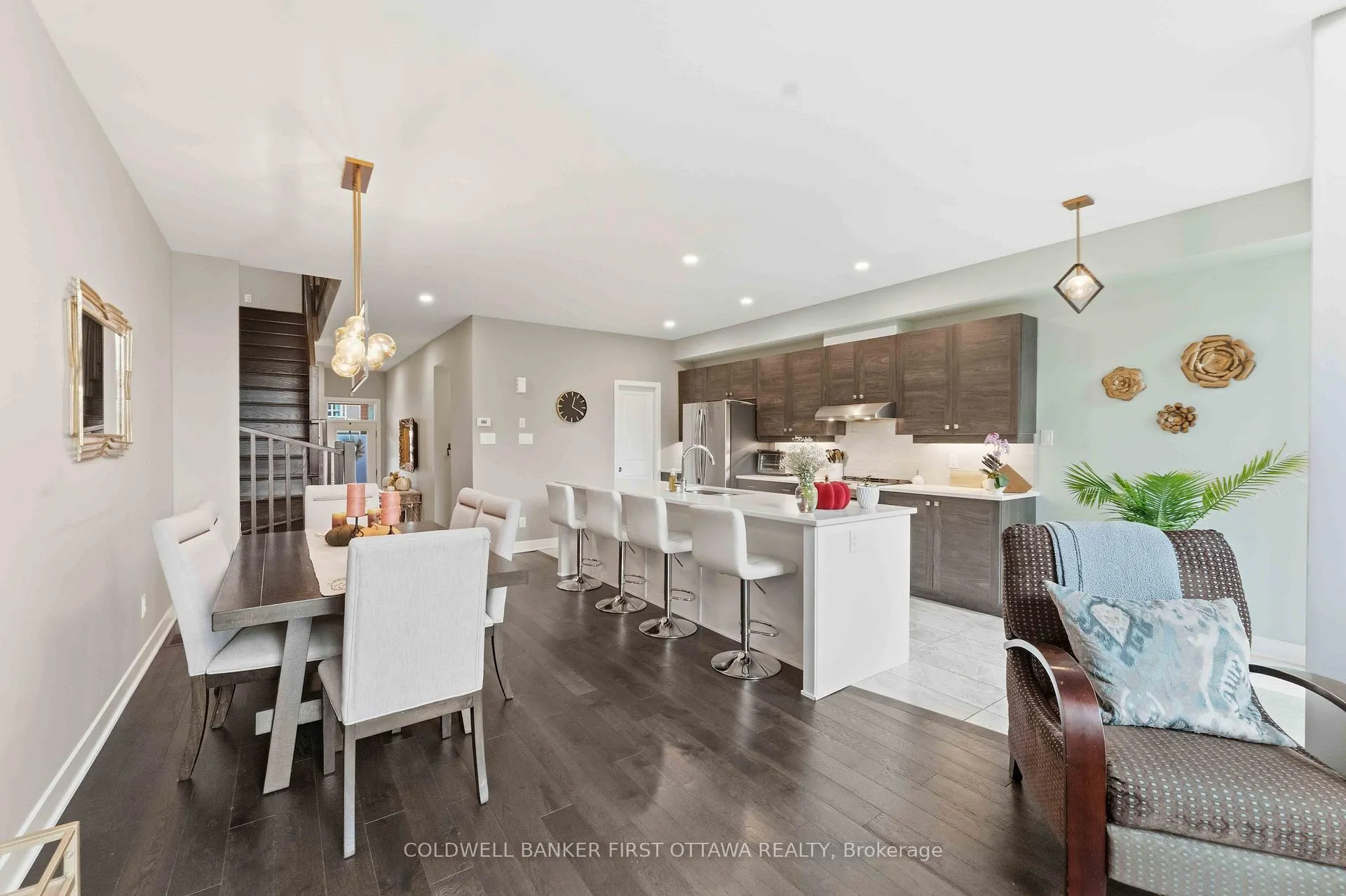 Photo 10 of 542 Borbridge Avenue, Ottawa, Riverside South/Gloucester Glen — HOMEH
