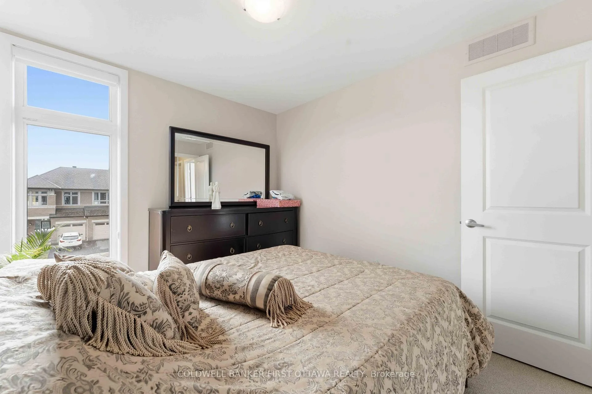 Photo 21 of 542 Borbridge Avenue, Ottawa, Riverside South/Gloucester Glen — HOMEH